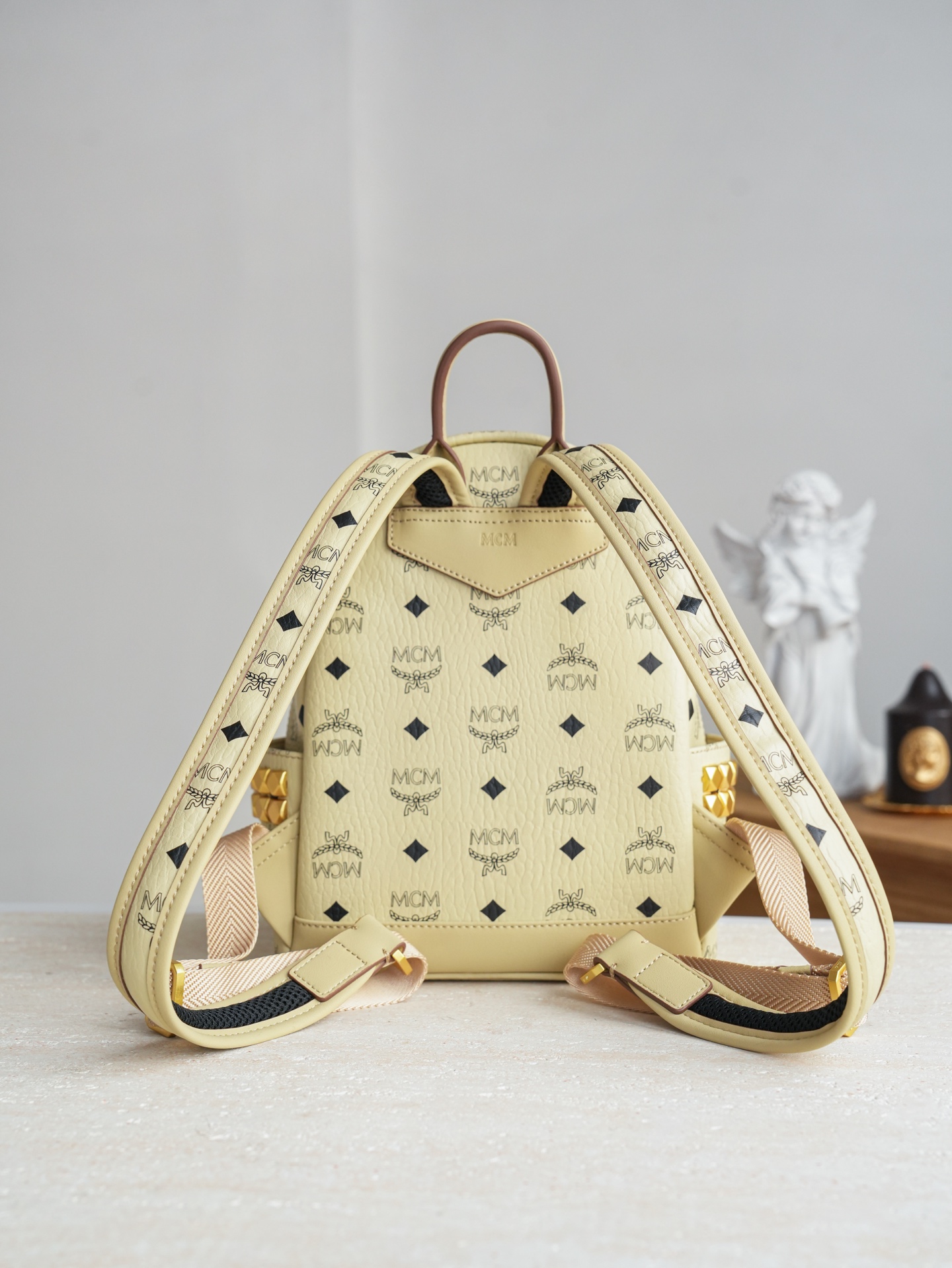 ®全新升级®官网同步𝙈𝘾𝙈 𝙎𝙩𝙖𝙧𝙠 𝙎𝙞𝙙𝙚 𝙎𝙩𝙪𝙙𝙨𝘽𝙖𝙘𝙠𝙥𝙖𝙘𝙠 𝙞𝙣 𝙑𝙞𝙨𝙚𝙩𝙤𝙨米白色