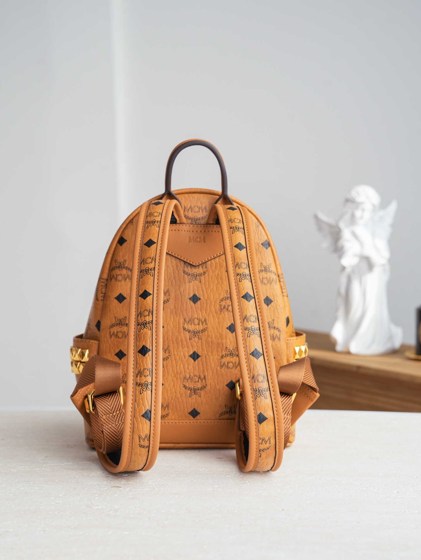 ®全新升级®官网同步𝙈𝘾𝙈 𝙎𝙩𝙖𝙧𝙠 𝙎𝙞𝙙𝙚 𝙎𝙩𝙪𝙙𝙨𝘽𝙖𝙘𝙠𝙥𝙖𝙘𝙠 𝙞𝙣 𝙑𝙞𝙨𝙚𝙩𝙤𝙨干邑色