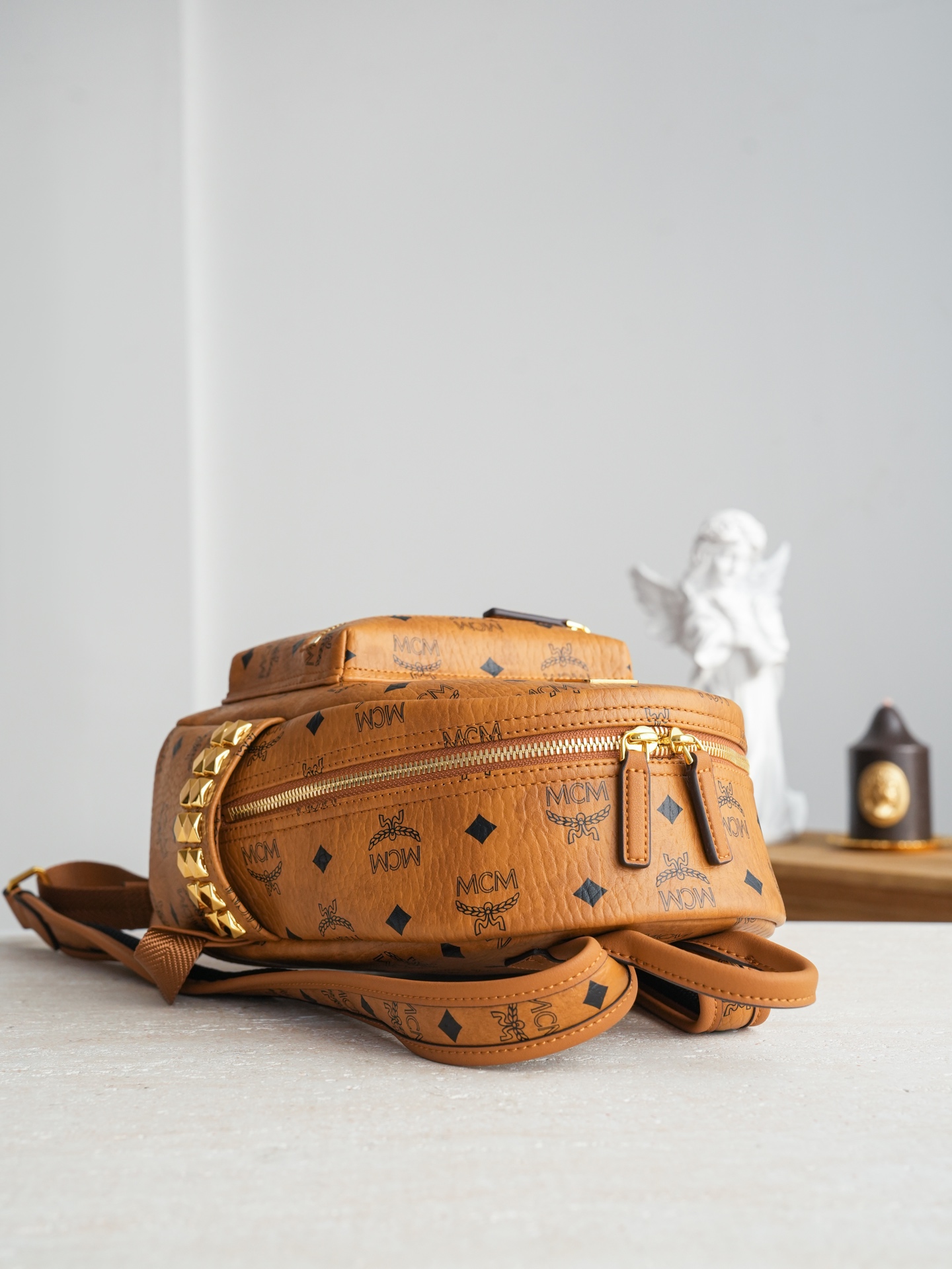 ®全新升级®官网同步𝙈𝘾𝙈 𝙎𝙩𝙖𝙧𝙠 𝙎𝙞𝙙𝙚 𝙎𝙩𝙪𝙙𝙨𝘽𝙖𝙘𝙠𝙥𝙖𝙘𝙠 𝙞𝙣 𝙑𝙞𝙨𝙚𝙩𝙤𝙨干邑色