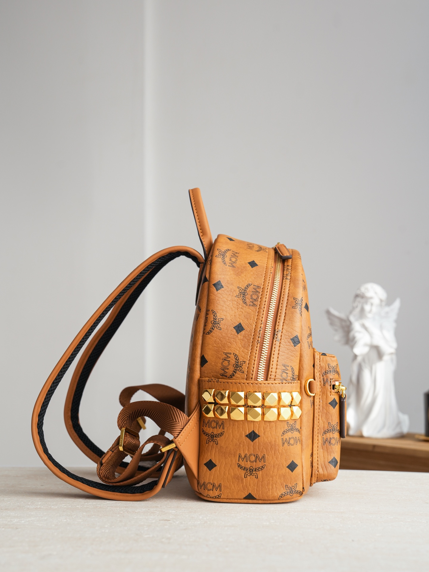 ®全新升级®官网同步𝙈𝘾𝙈 𝙎𝙩𝙖𝙧𝙠 𝙎𝙞𝙙𝙚 𝙎𝙩𝙪𝙙𝙨𝘽𝙖𝙘𝙠𝙥𝙖𝙘𝙠 𝙞𝙣 𝙑𝙞𝙨𝙚𝙩𝙤𝙨干邑色