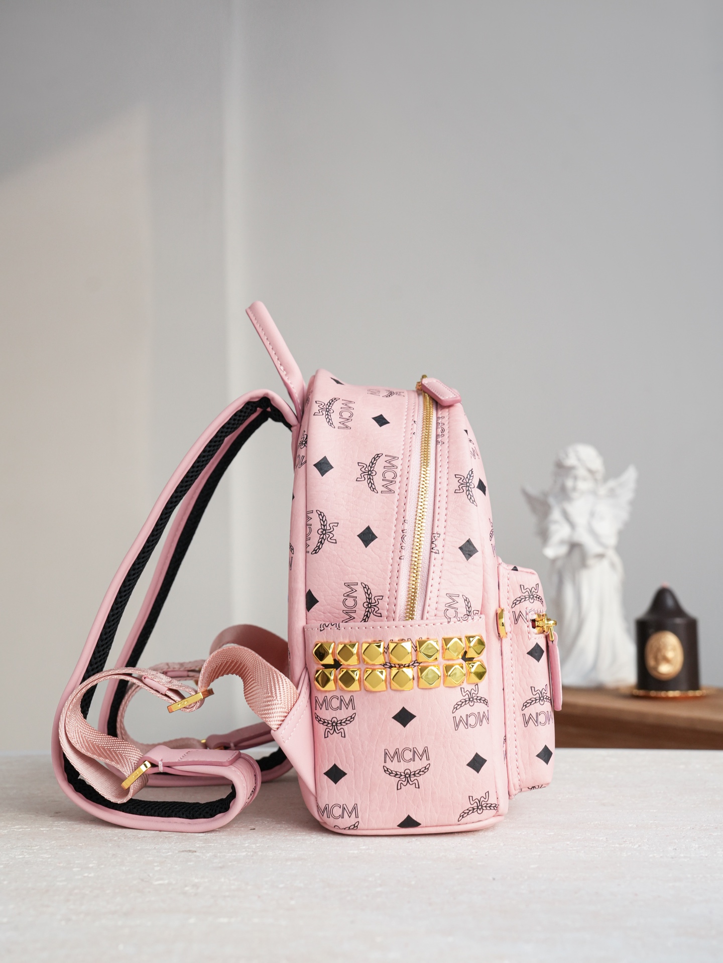 ®全新升级®官网同步 桃粉色𝙈𝘾𝙈 𝙎𝙩𝙖𝙧𝙠 𝙎𝙞𝙙𝙚 𝙎𝙩𝙪𝙙𝙨𝘽𝙖𝙘𝙠𝙥𝙖𝙘𝙠 𝙞𝙣 𝙑𝙞𝙨𝙚𝙩𝙤