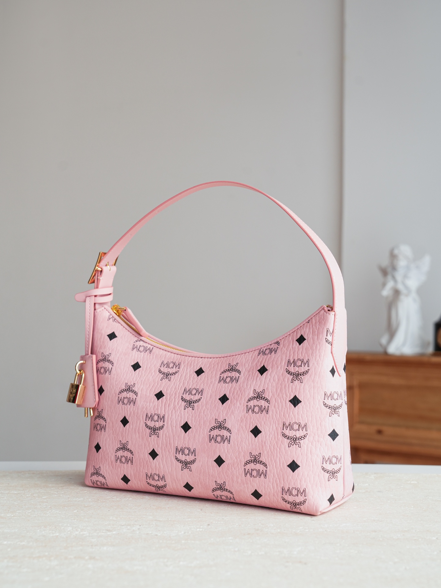 𝗠𝗖𝗠 𝗔𝗿𝗲𝗻 𝗛𝗼𝗯𝗼🆕新款桃花粉 Small#腋下肩背包‼️ZP对版/五金颜色/浅K金·Cp独家®