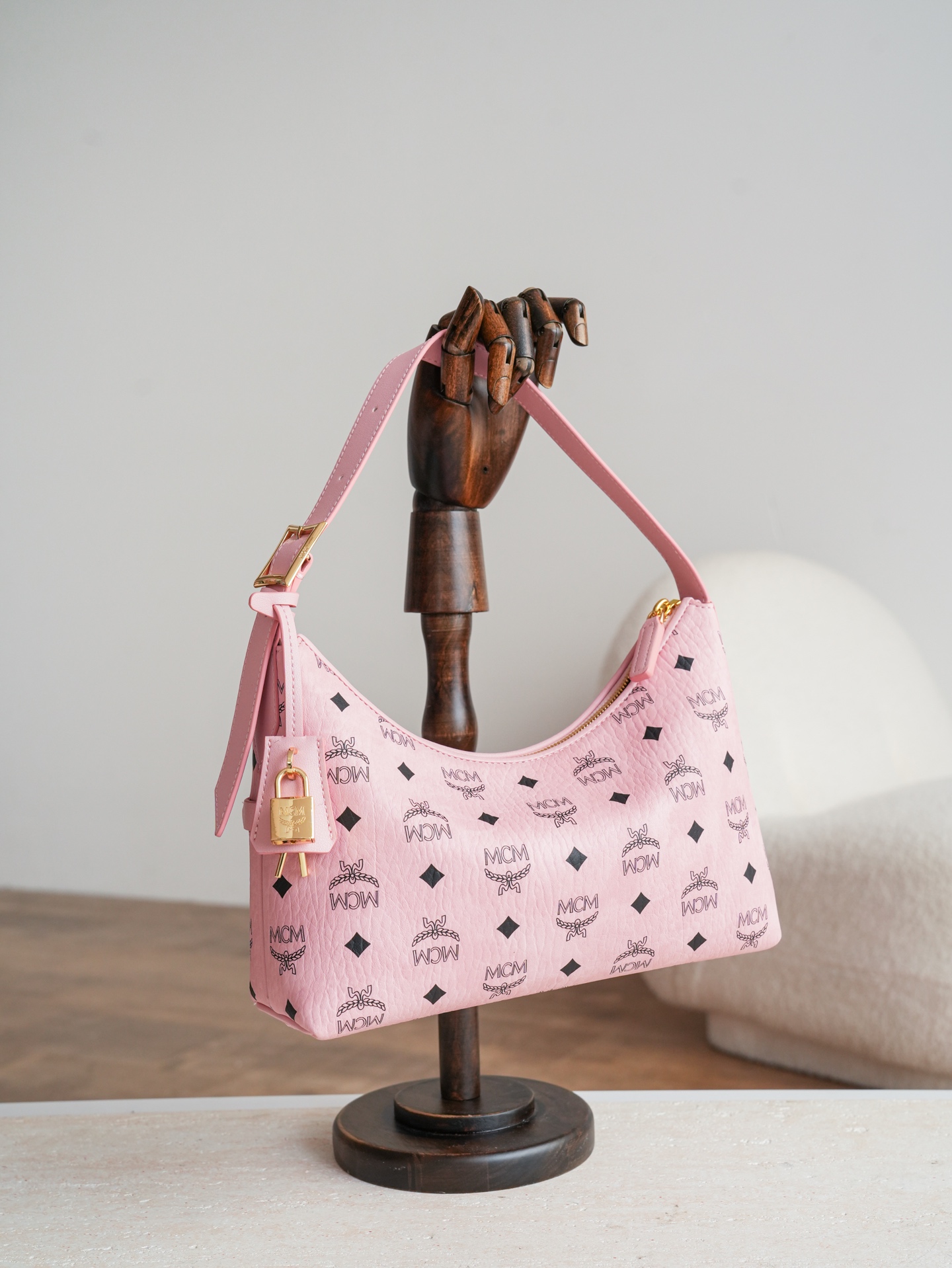 𝗠𝗖𝗠 𝗔𝗿𝗲𝗻 𝗛𝗼𝗯𝗼🆕新款桃花粉 Small#腋下肩背包‼️ZP对版/五金颜色/浅K金·Cp独家®