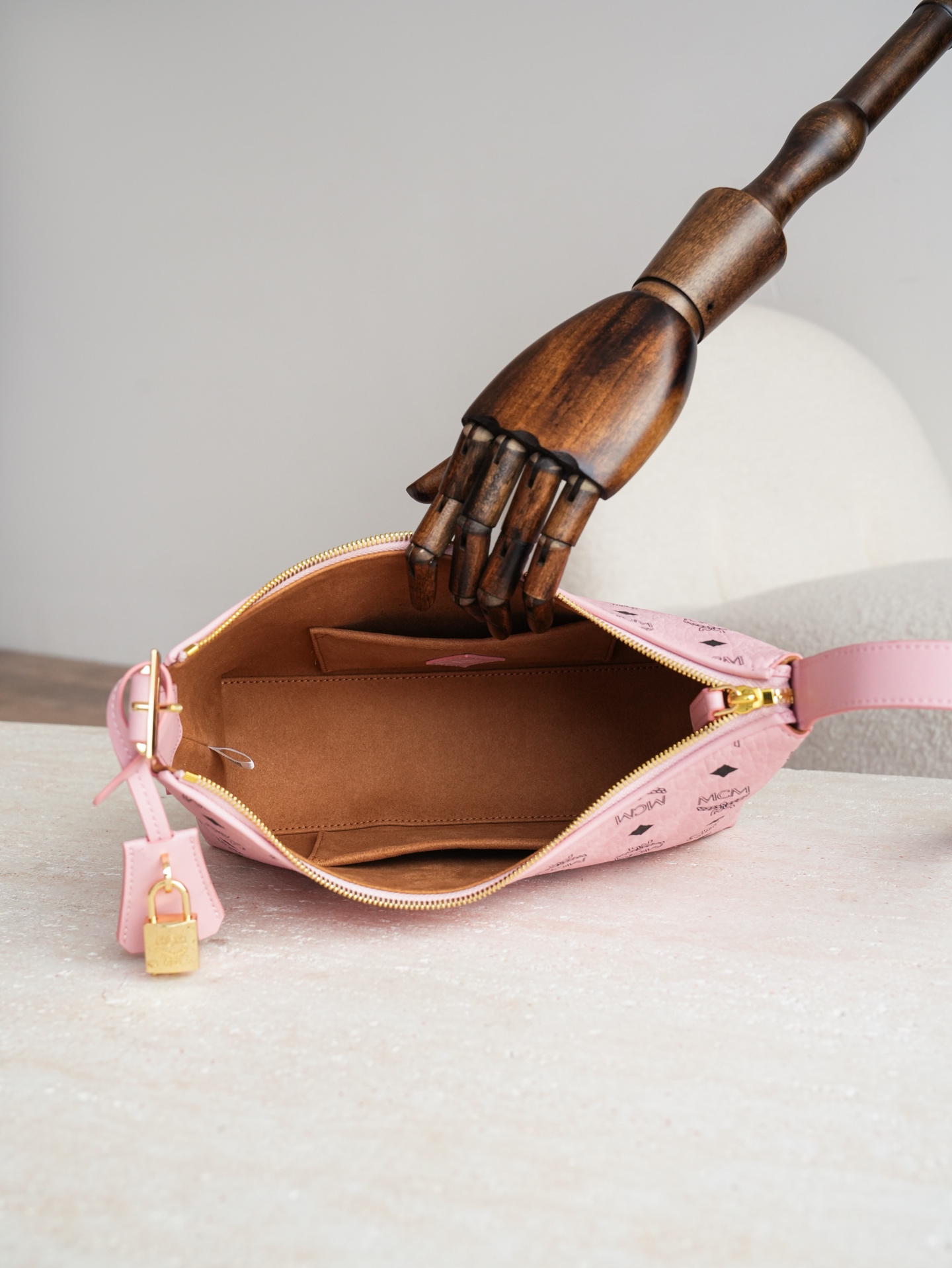 𝗠𝗖𝗠 𝗔𝗿𝗲𝗻 𝗛𝗼𝗯𝗼🆕新款桃花粉 Small#腋下肩背包‼️ZP对版/五金颜色/浅K金·Cp独家®