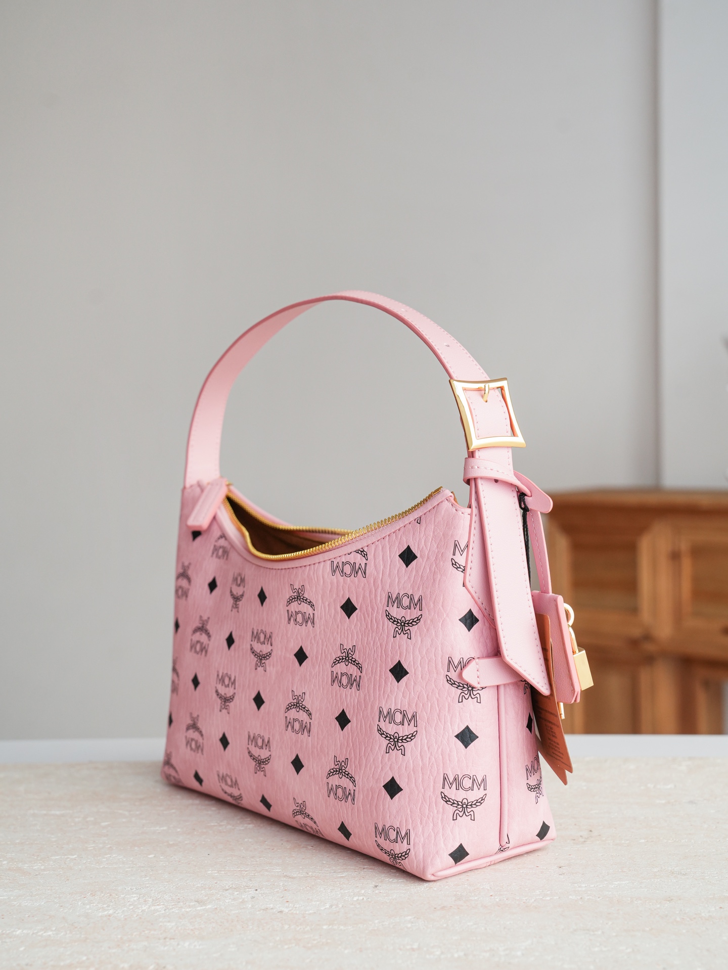 𝗠𝗖𝗠 𝗔𝗿𝗲𝗻 𝗛𝗼𝗯𝗼🆕新款桃花粉 Small#腋下肩背包‼️ZP对版/五金颜色/浅K金·Cp独家®