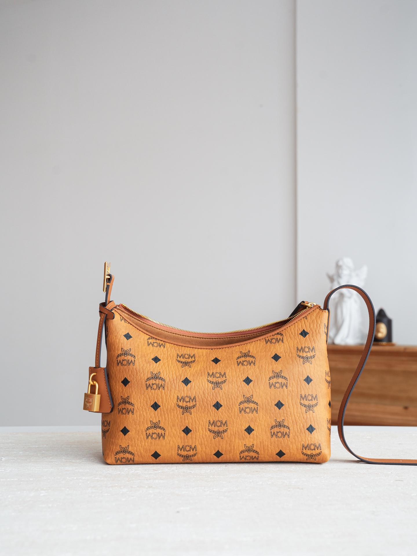 𝗠𝗖𝗠 𝗔𝗿𝗲𝗻 𝗛𝗼𝗯𝗼🆕新款重点‼️颜色/ZP五金一致/可对比干邑色Small#腋下肩背包·Cp独家