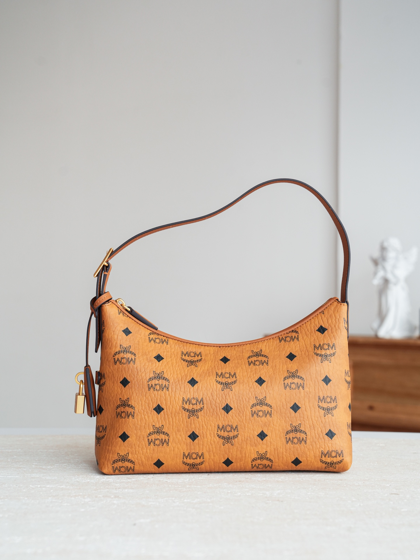 𝗠𝗖𝗠 𝗔𝗿𝗲𝗻 𝗛𝗼𝗯𝗼🆕新款重点‼️颜色/ZP五金一致/可对比干邑色Small#腋下肩背包·Cp独家