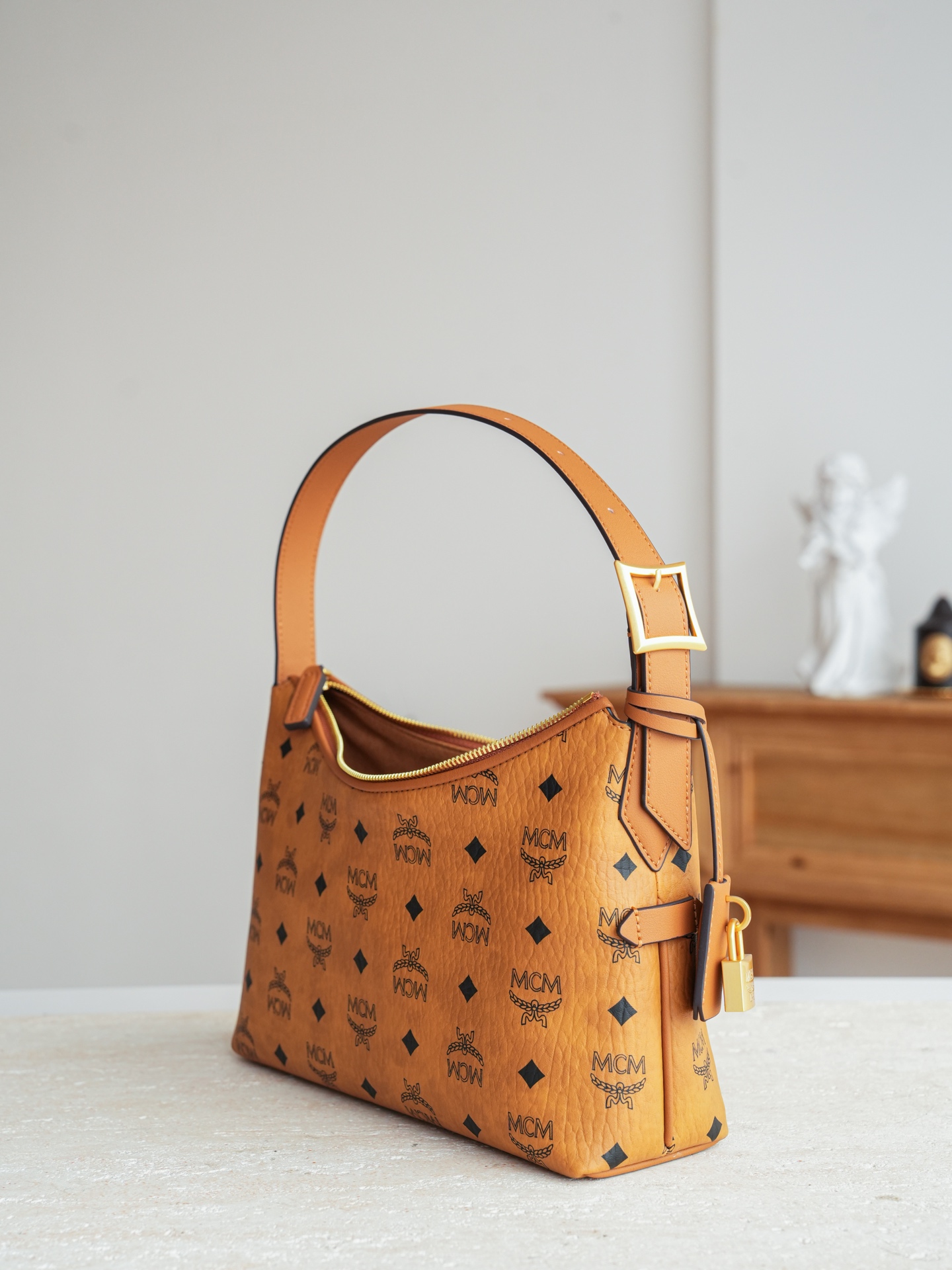 𝗠𝗖𝗠 𝗔𝗿𝗲𝗻 𝗛𝗼𝗯𝗼🆕新款重点‼️颜色/ZP五金一致/可对比干邑色Small#腋下肩背包·Cp独家