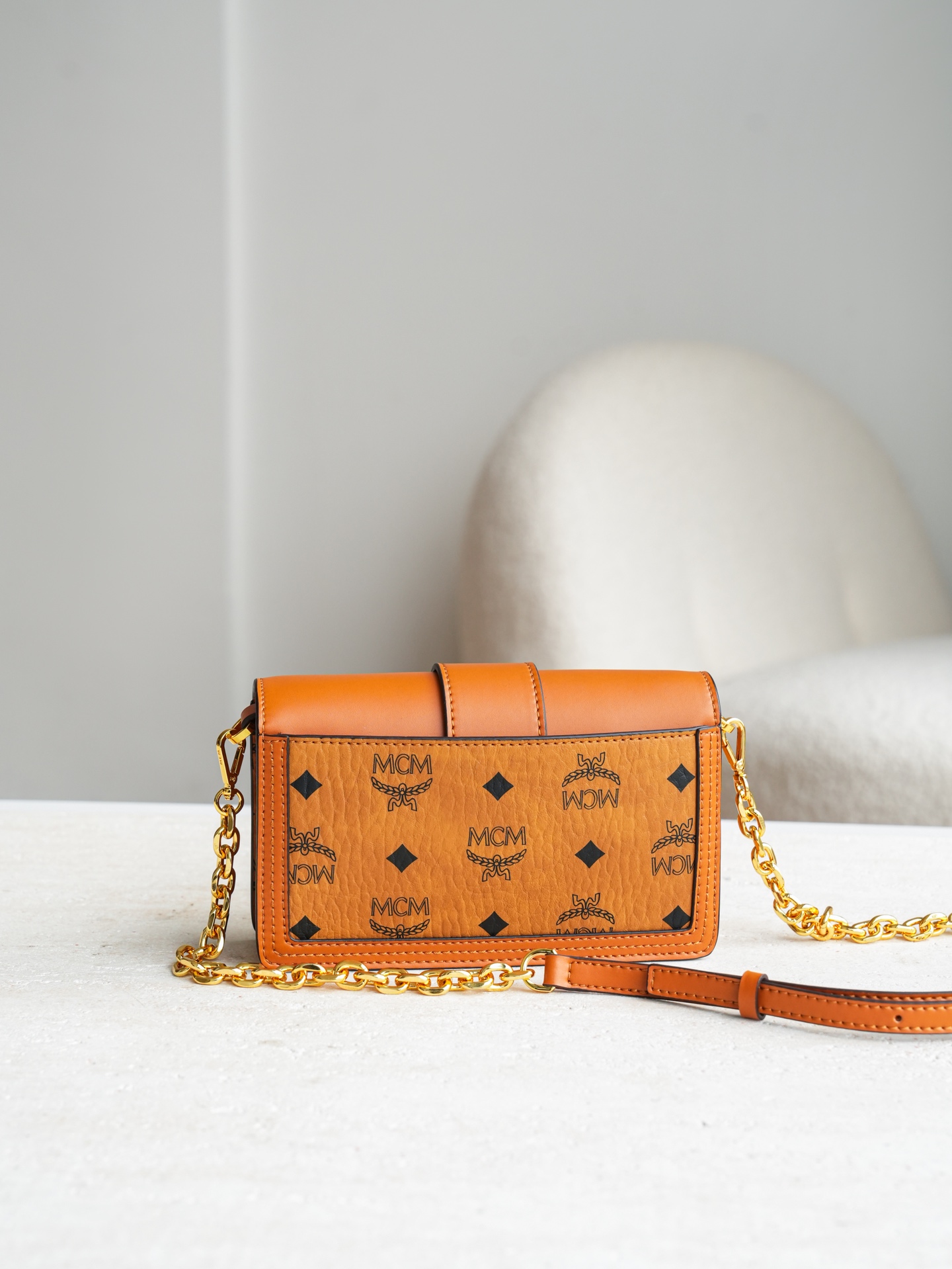 𝐌𝐂𝐌 𝐓𝐫𝐚𝐜𝐲 𝐕𝐢𝐬𝐞𝐭𝐨𝐬⛓️链条斜挎包独家®️经典干邑色这款Tracy斜挎包采用Visetos