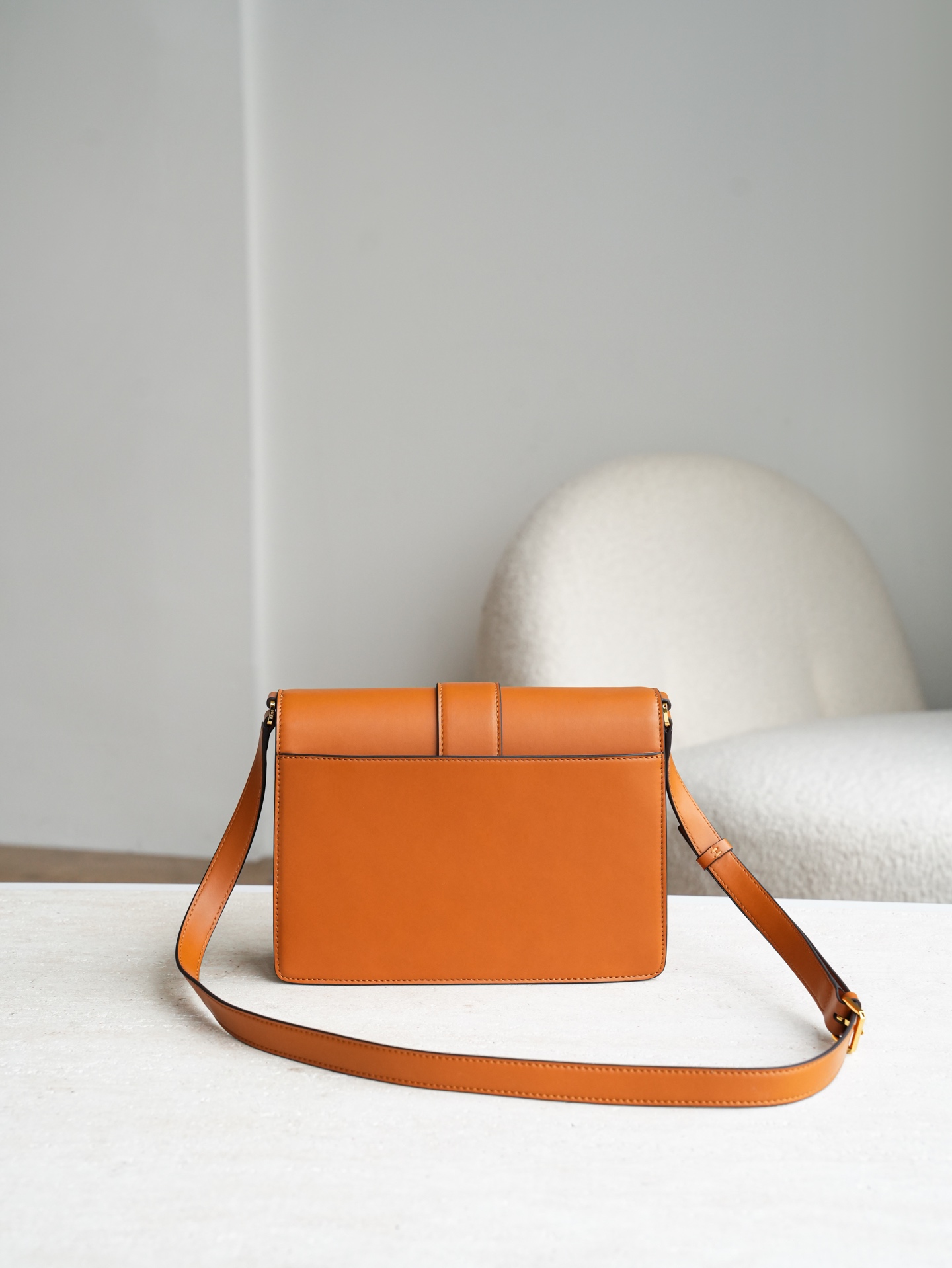 𝐌𝐂𝐌 𝐓𝐚𝐫𝐜𝐲 𝐕𝐢𝐬𝐞𝐭𝐨𝐬撞色达芙妮 中号/可斜挎/肩肩独家®️经典干邑拼色这款Tracy肩背包