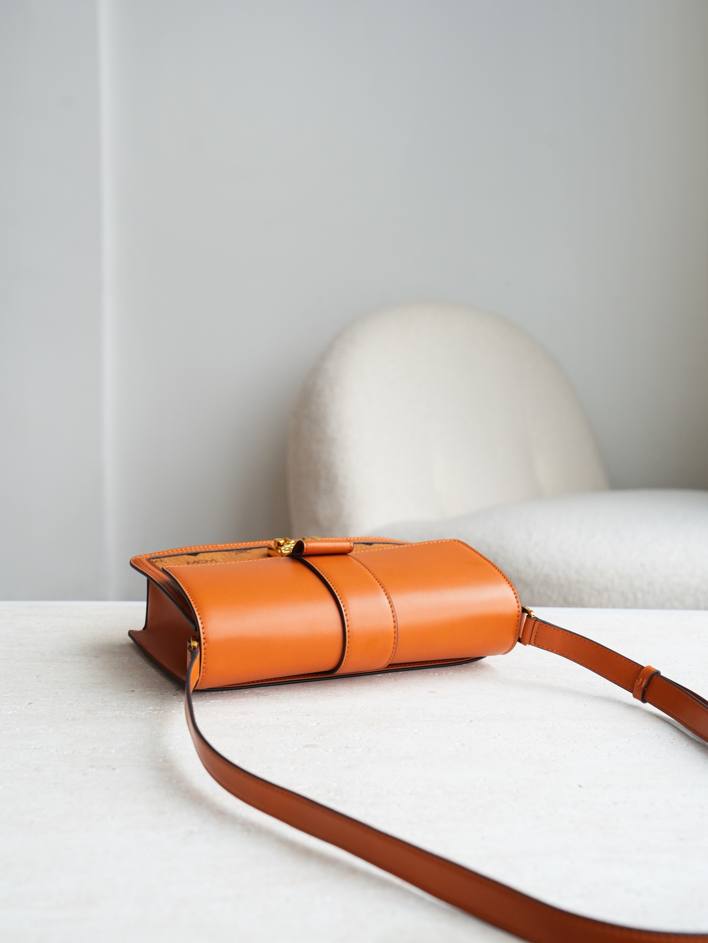 𝐌𝐂𝐌 𝐓𝐚𝐫𝐜𝐲 𝐕𝐢𝐬𝐞𝐭𝐨𝐬撞色达芙妮 中号/可斜挎/肩肩独家®️经典干邑拼色这款Tracy肩背包