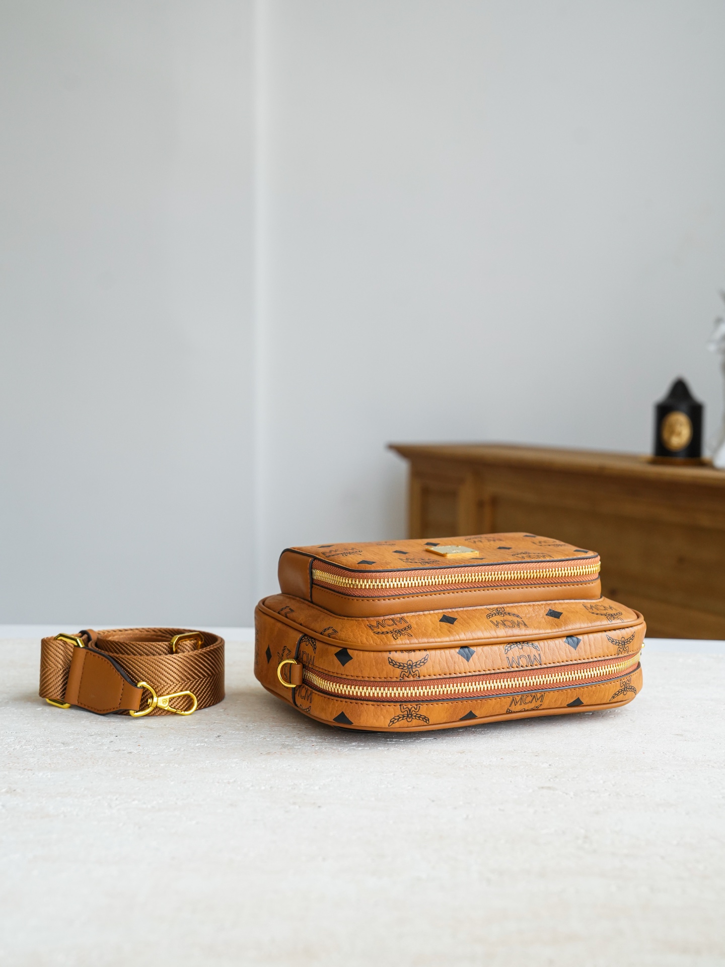 𝐌𝐂𝐌 𝐀𝐫𝐞𝐧 𝐕𝐢𝐬𝐞𝐭𝐨𝐬𝐝𝐩独家®️经典干邑色这款Aren斜挎包包如其名，是打造时尚造型需要的主