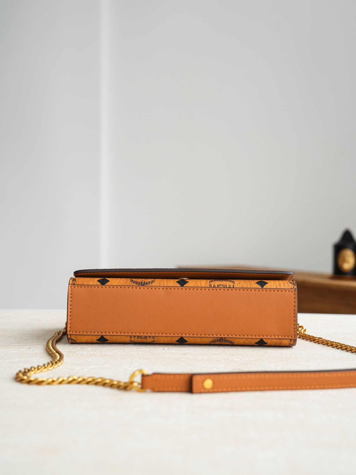 ✨ MCM Aren Visetos 链条包/斜挎包这是MCM的Aren Visetos链条包/是一款斜