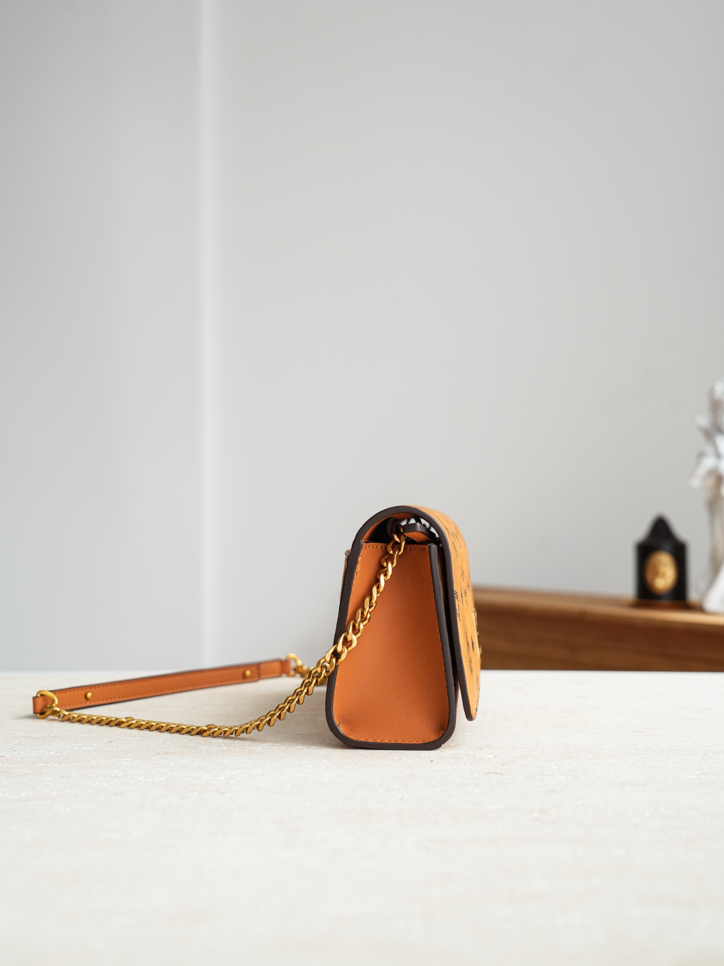 ✨ MCM Aren Visetos 链条包/斜挎包这是MCM的Aren Visetos链条包/是一款斜