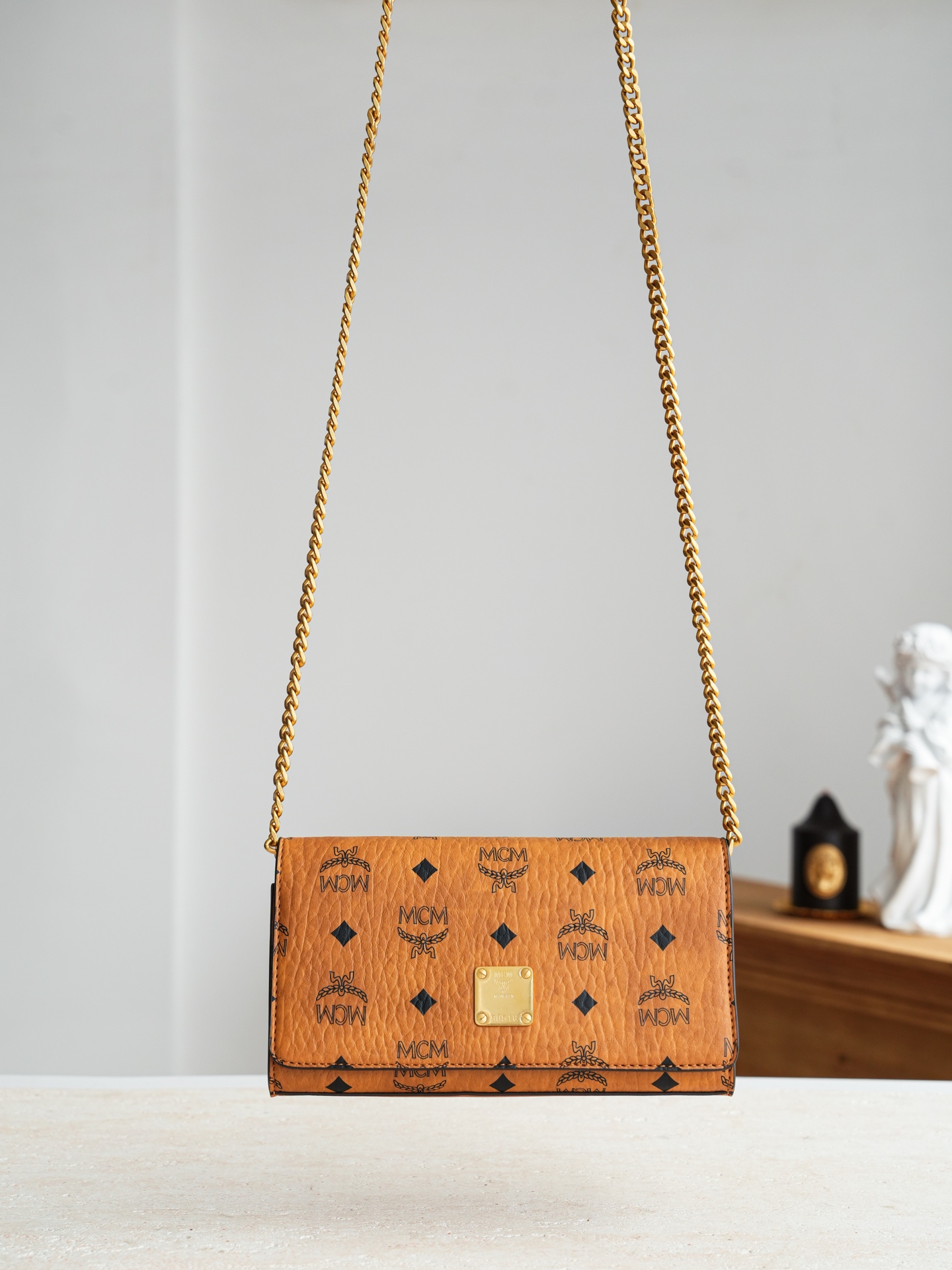 ✨ MCM Aren Visetos 链条包/斜挎包这是MCM的Aren Visetos链条包/是一款斜