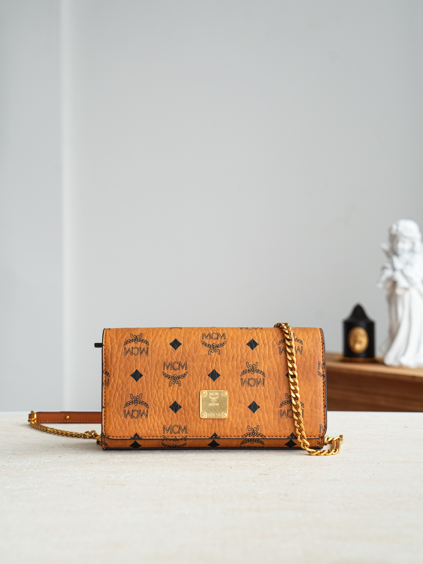 ✨ MCM Aren Visetos 链条包/斜挎包这是MCM的Aren Visetos链条包/是一款斜