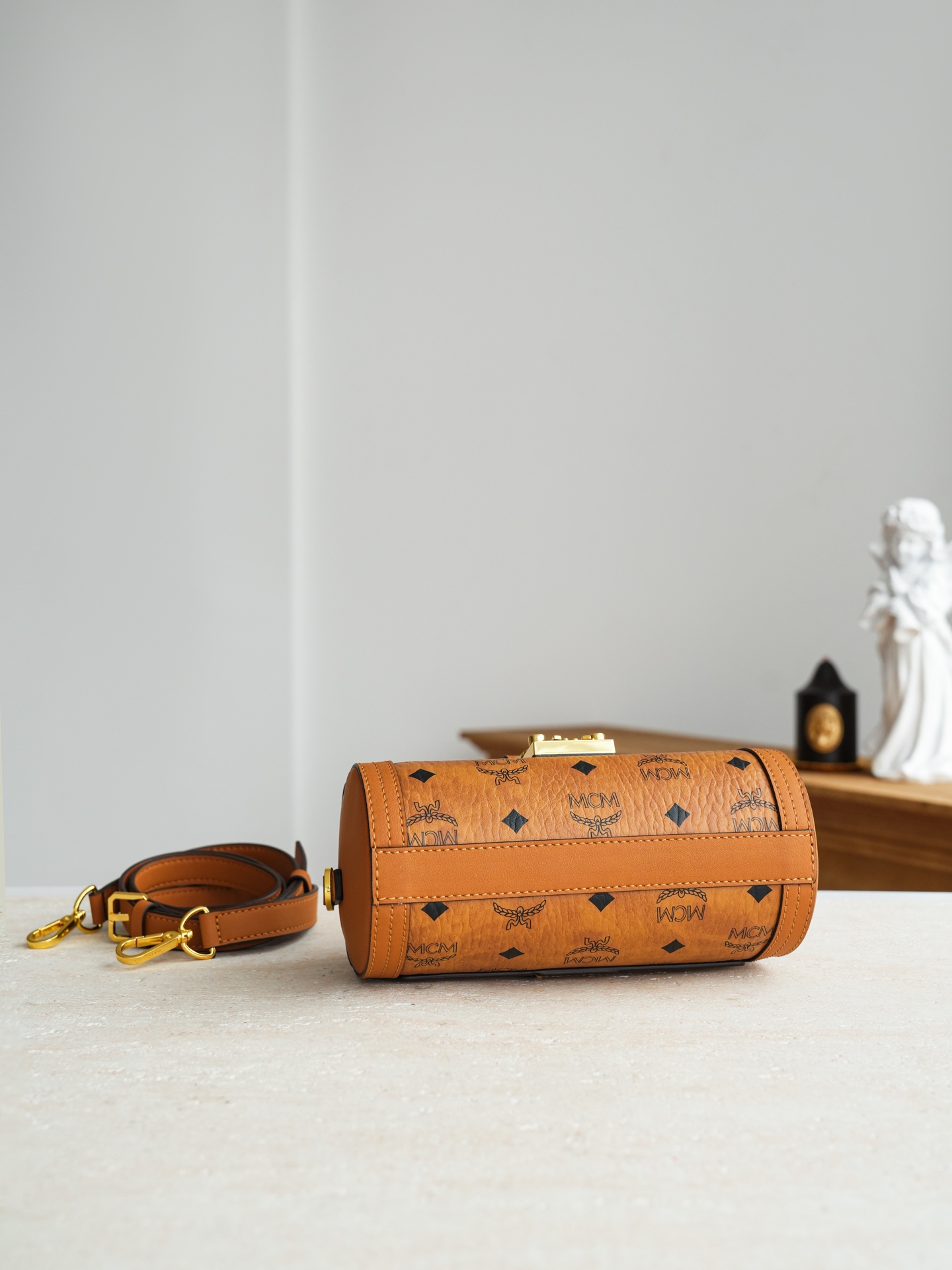 🎁 MCM Tracy Visetos圆筒包俗称“芭比龙这是MCM的Tracy Visetos圆筒包，也