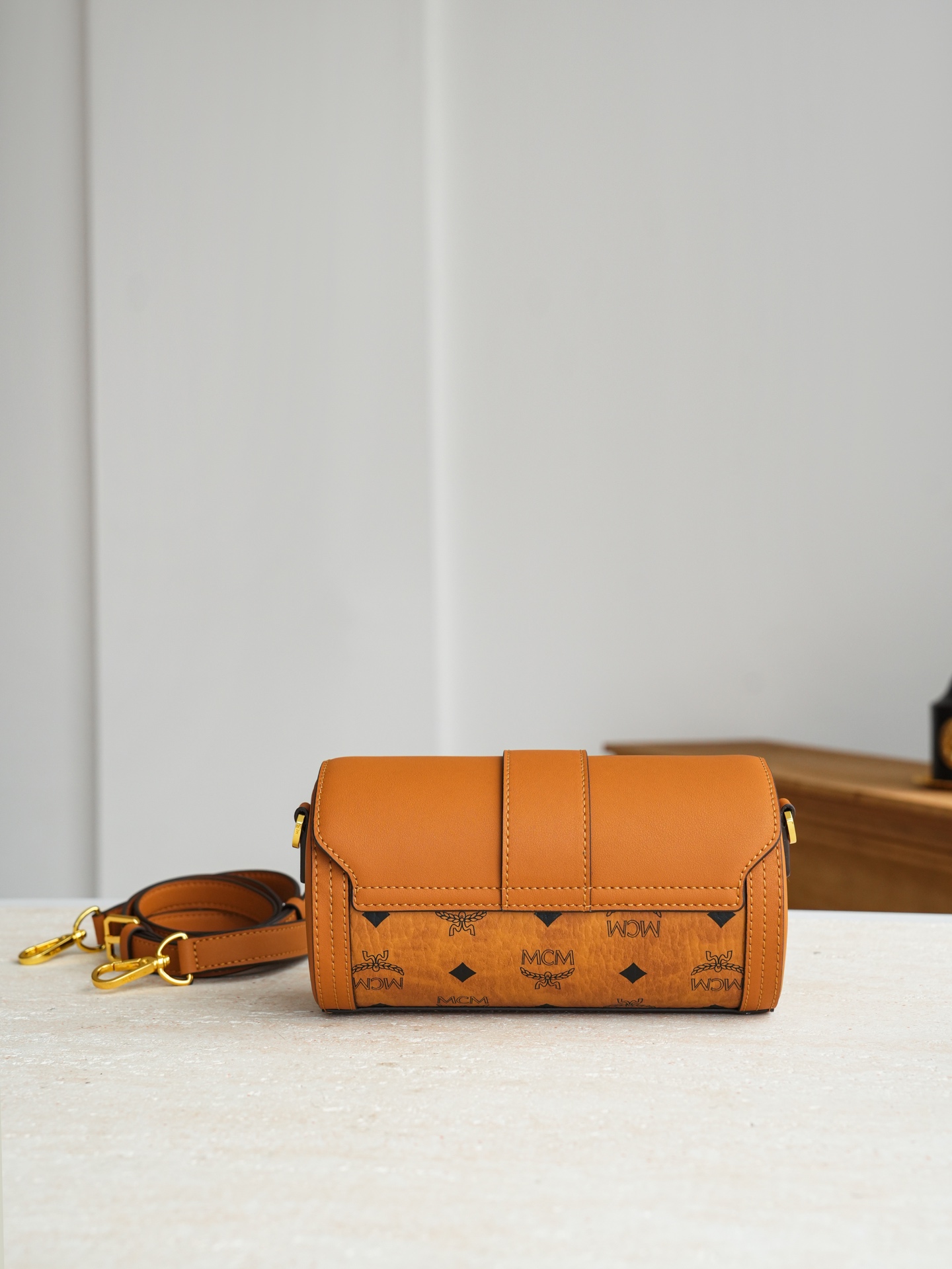 🎁 MCM Tracy Visetos圆筒包俗称“芭比龙这是MCM的Tracy Visetos圆筒包，也