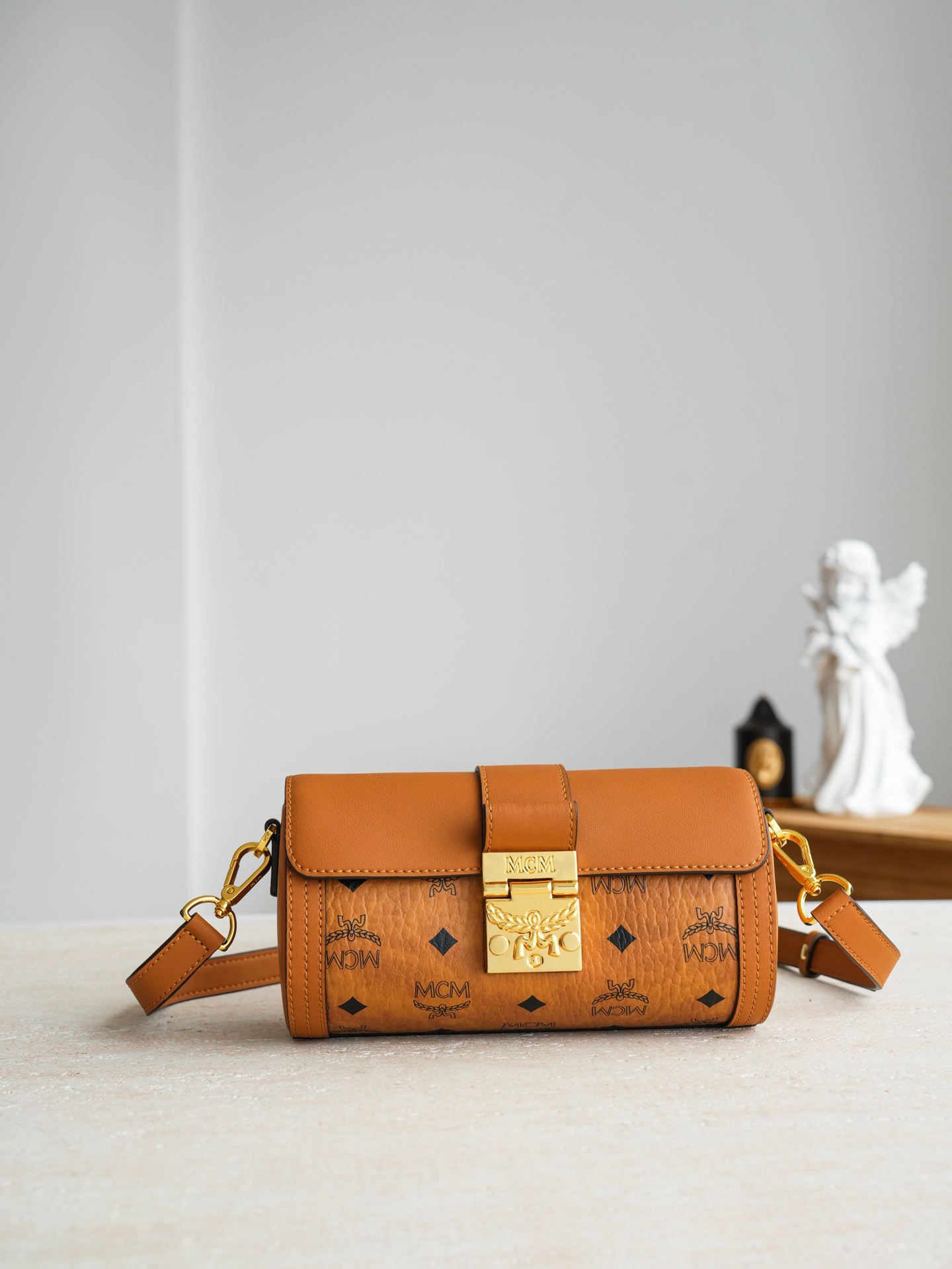 🎁 MCM Tracy Visetos圆筒包俗称“芭比龙这是MCM的Tracy Visetos圆筒包，也