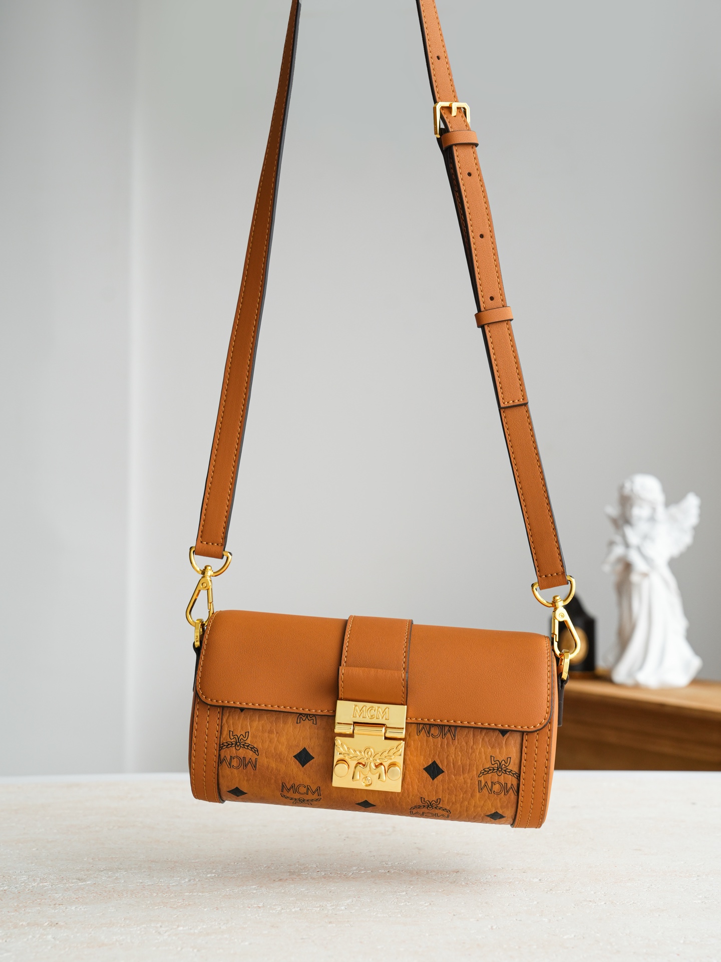 🎁 MCM Tracy Visetos圆筒包俗称“芭比龙这是MCM的Tracy Visetos圆筒包，也