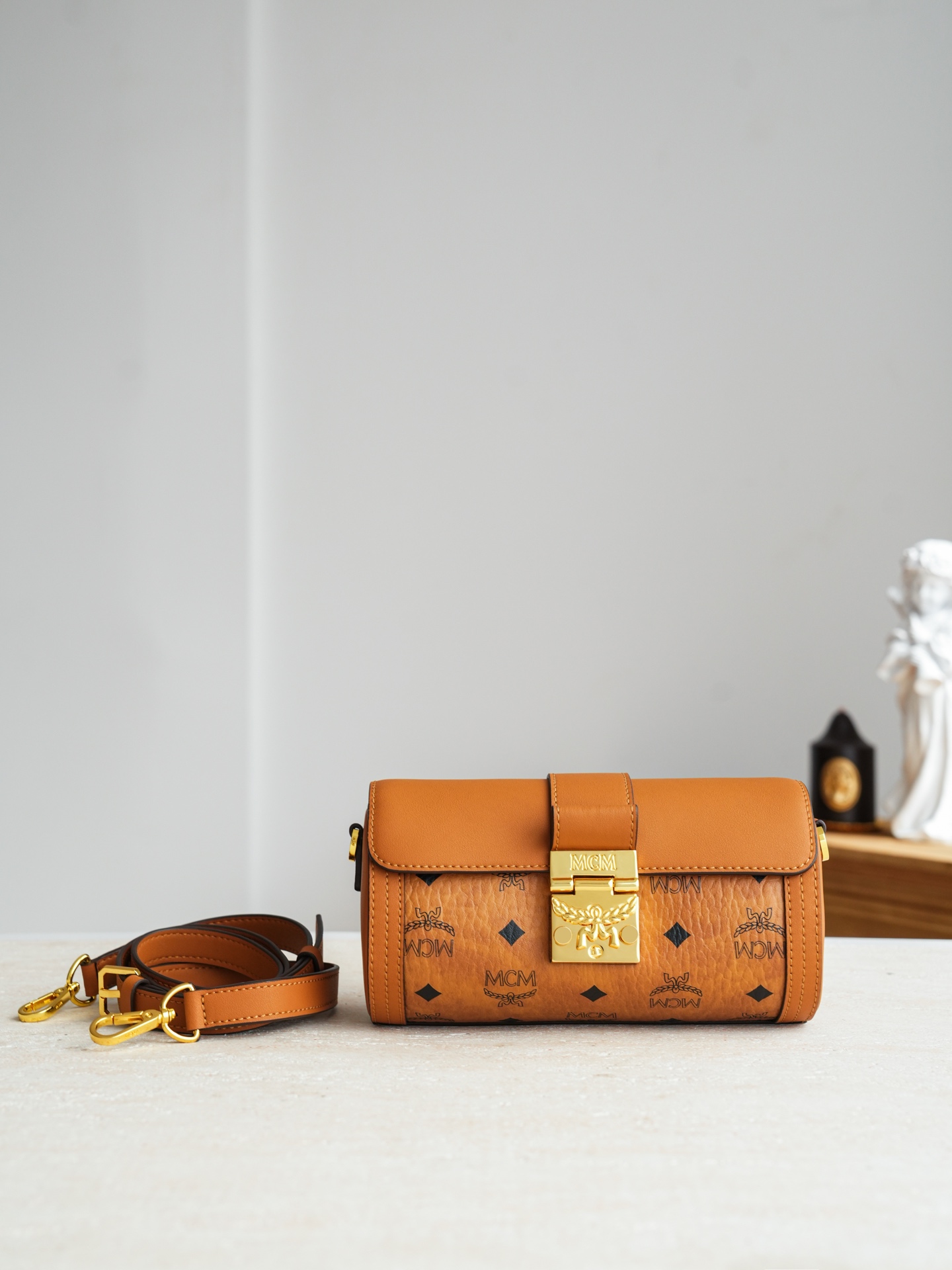 🎁 MCM Tracy Visetos圆筒包俗称“芭比龙这是MCM的Tracy Visetos圆筒包，也