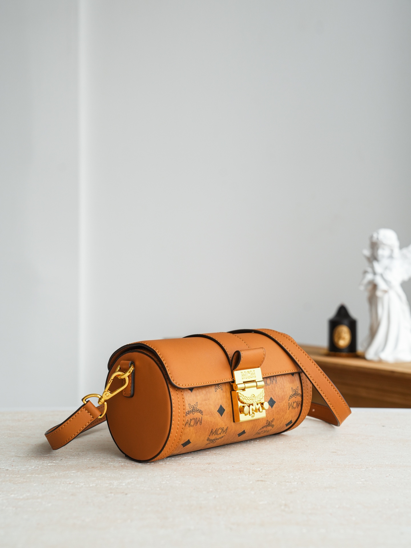 🎁 MCM Tracy Visetos圆筒包俗称“芭比龙这是MCM的Tracy Visetos圆筒包，也