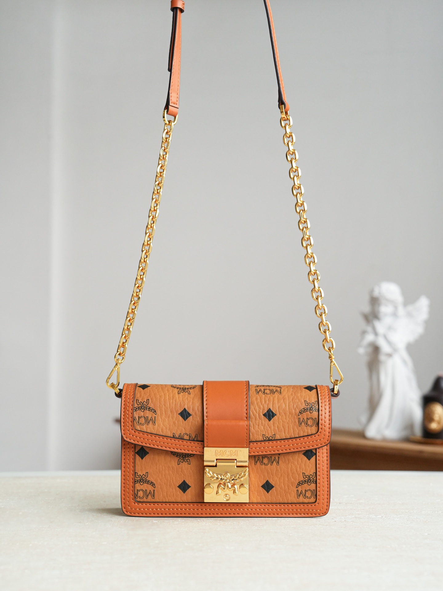 MCM bag 𝐌𝐂𝐌 𝐓𝐫𝐚𝐜𝐲 𝐕𝐢𝐬𝐞𝐭𝐨𝐬 — photo 2