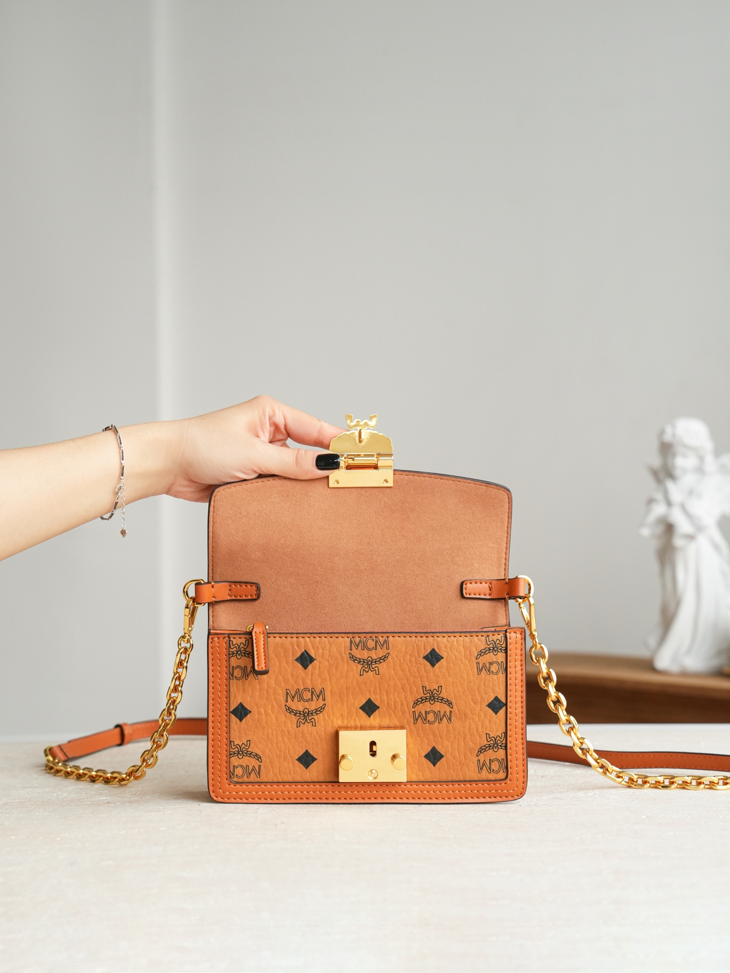 MCM bag 𝐌𝐂𝐌 𝐓𝐫𝐚𝐜𝐲 𝐕𝐢𝐬𝐞𝐭𝐨𝐬 — photo 9