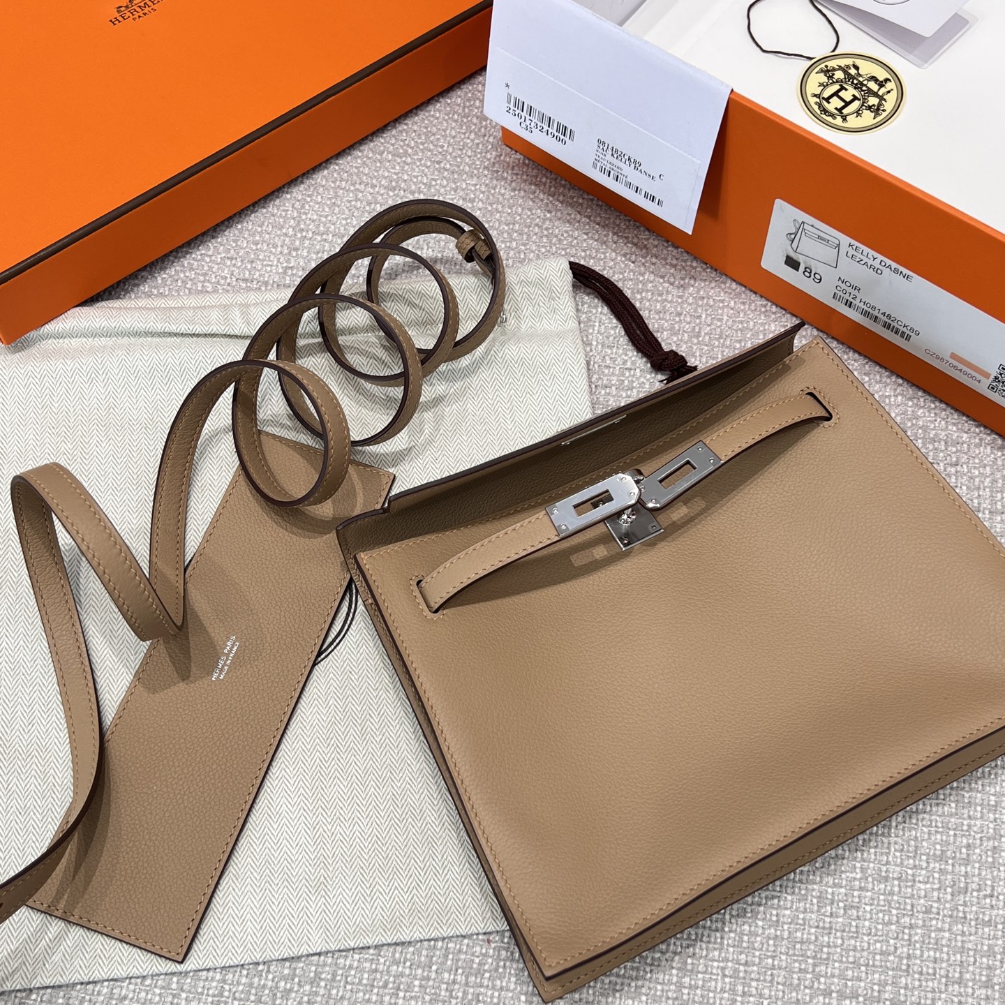 Hermès Kelly dance dance bag milk tea color silver buckle