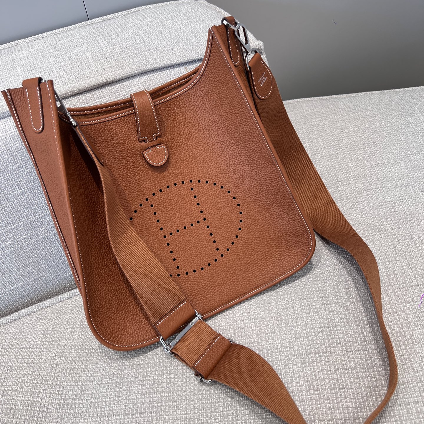 NO:698689,Golden brown hand-stitched details,Hermes,hermes,Hermes,19860909金棕   手工缝制细节,爱马仕,hermes,Hermes,,Bag