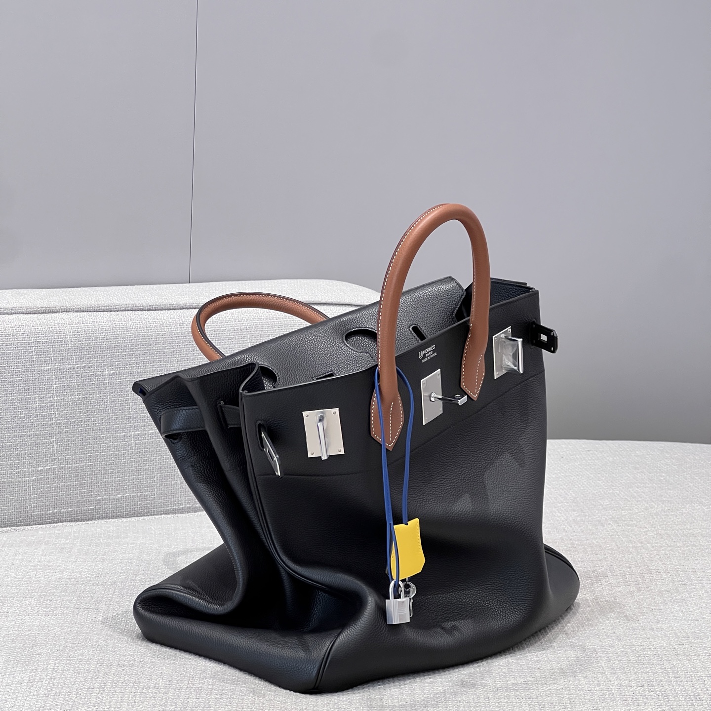 NO:698787,Black + golden brown + French blue + lemon yellow, silver buckle, hand-sewn details displayed!  ,Hermes,hermes,Hermes,19860909黑色+金棕+法国蓝+柠檬黄 银扣 手工缝制细节展示！,爱马仕,hermes,Hermes,,Bag