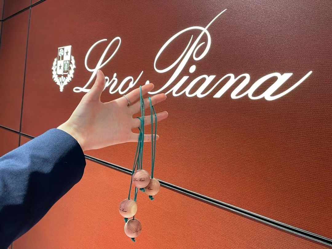 Loro Piana Cedar Wood Balls for Cashmere Care - Comprehensive 6