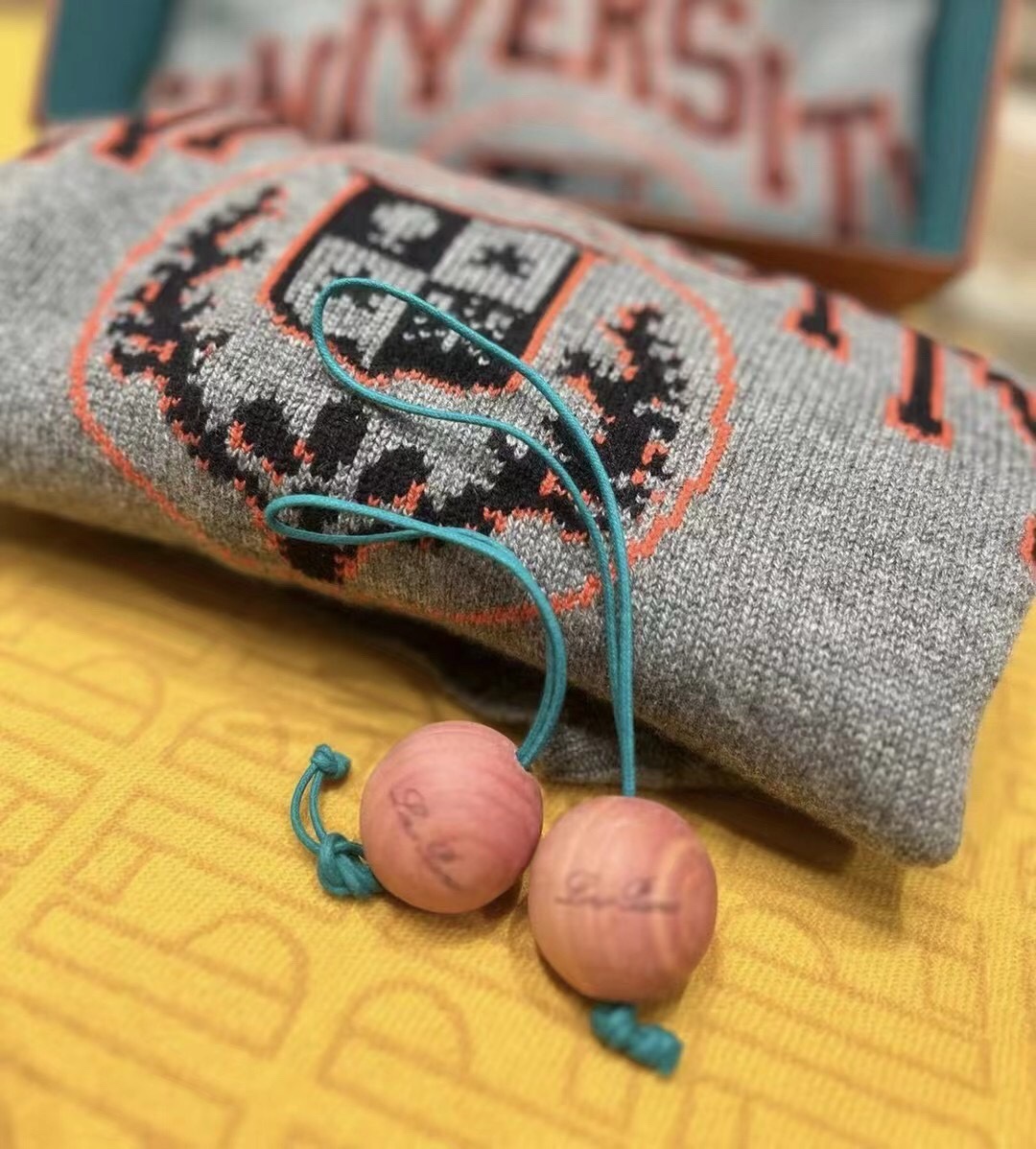Loro Piana Cedar Wood Balls for Cashmere Care - Comprehensive 7