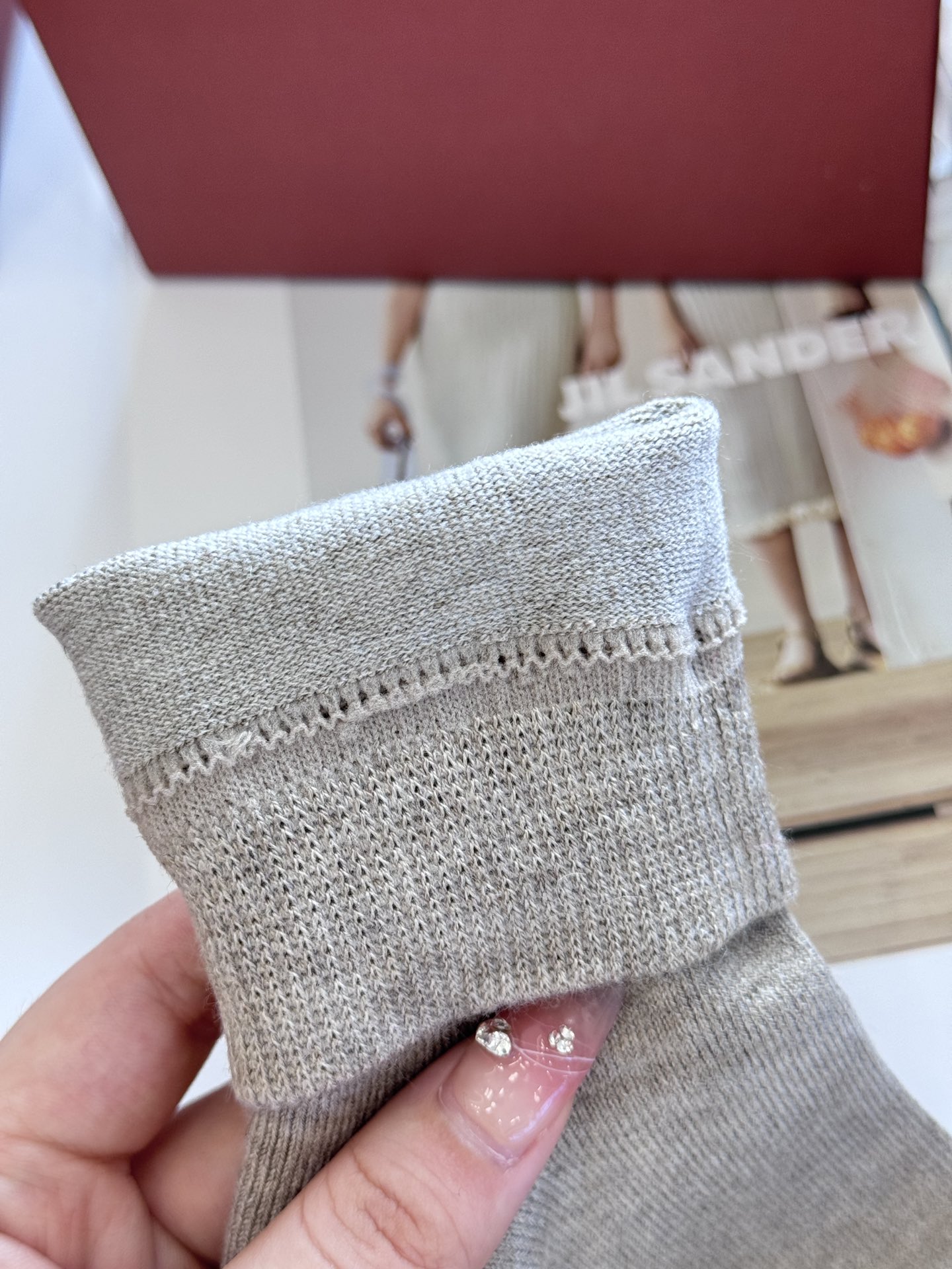 Crafted from an optimized cotton blend, the fabric offers a refined text - Comprehensive 3