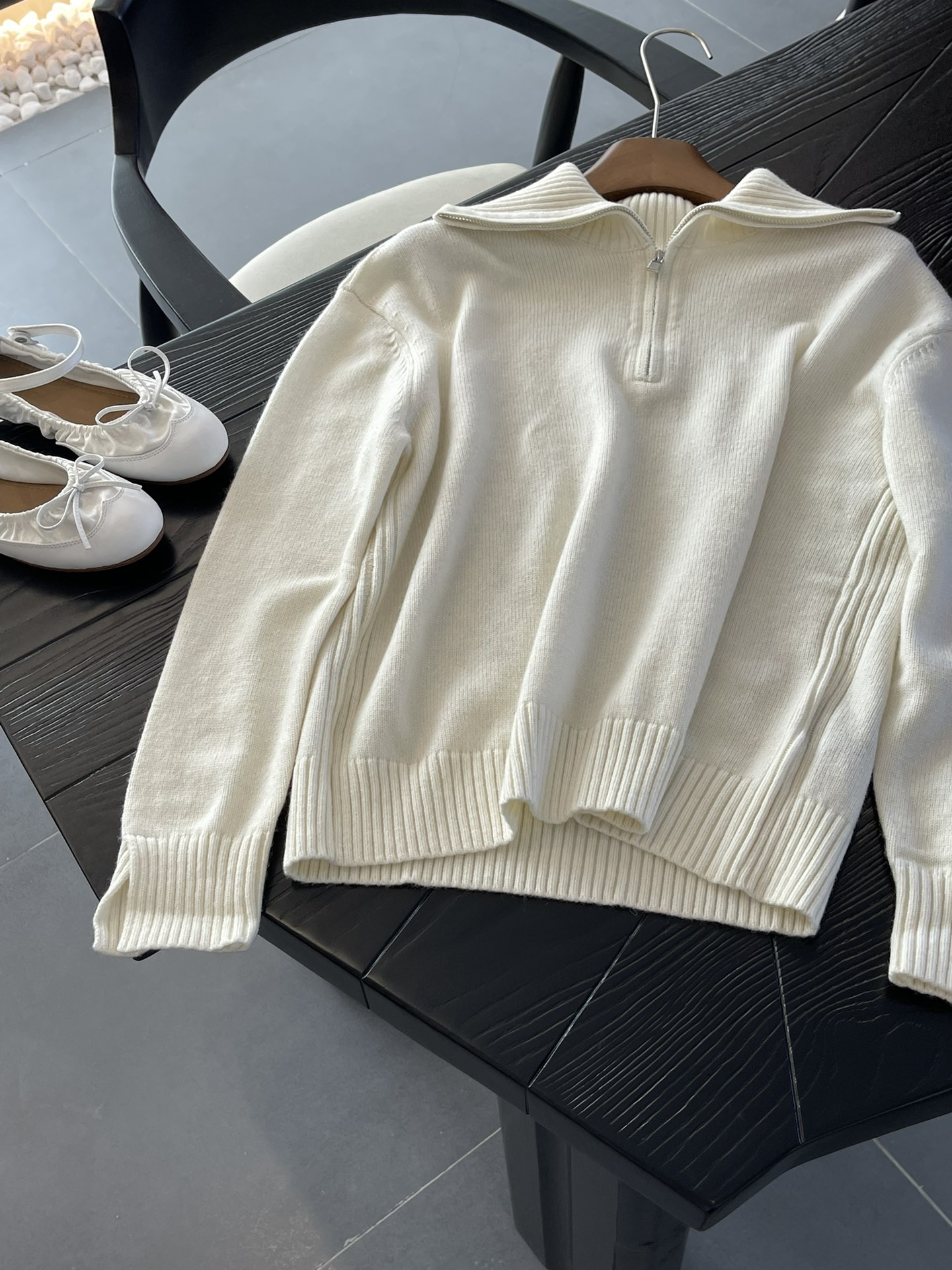 Crafted from Loro Piana cashmere yarn - Comprehensive 2
