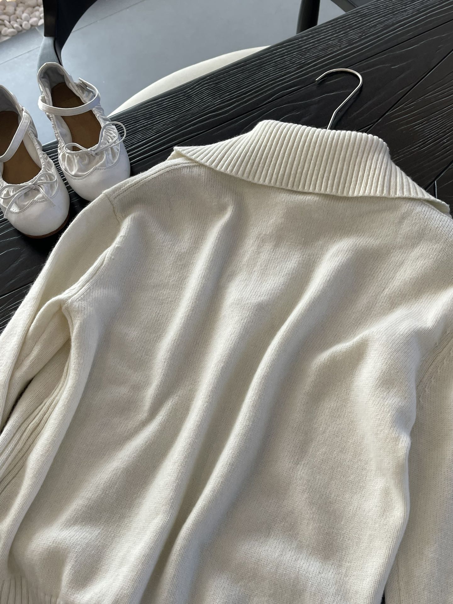 Crafted from Loro Piana cashmere yarn - Comprehensive 8