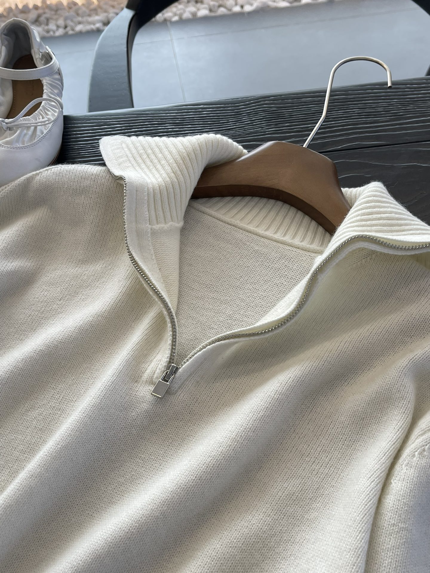 Crafted from premium Grade-A cashmere, this heavyweight 7-gauge knit is  - Comprehensive 2