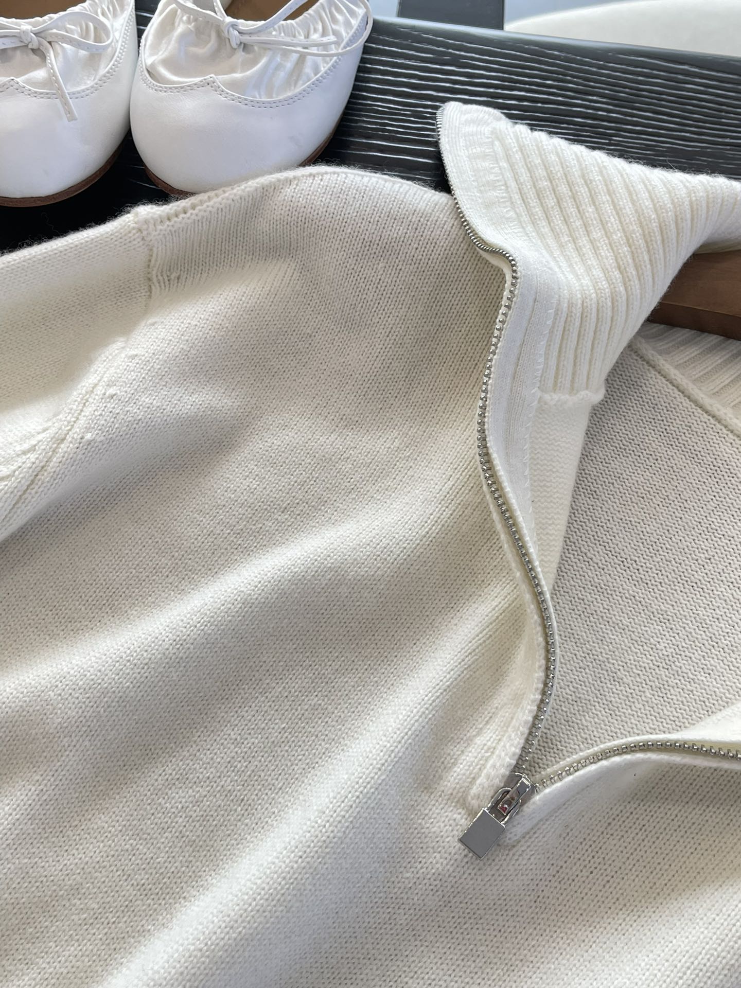 Crafted from premium Grade-A cashmere, this heavyweight 7-gauge knit is  - Comprehensive 7