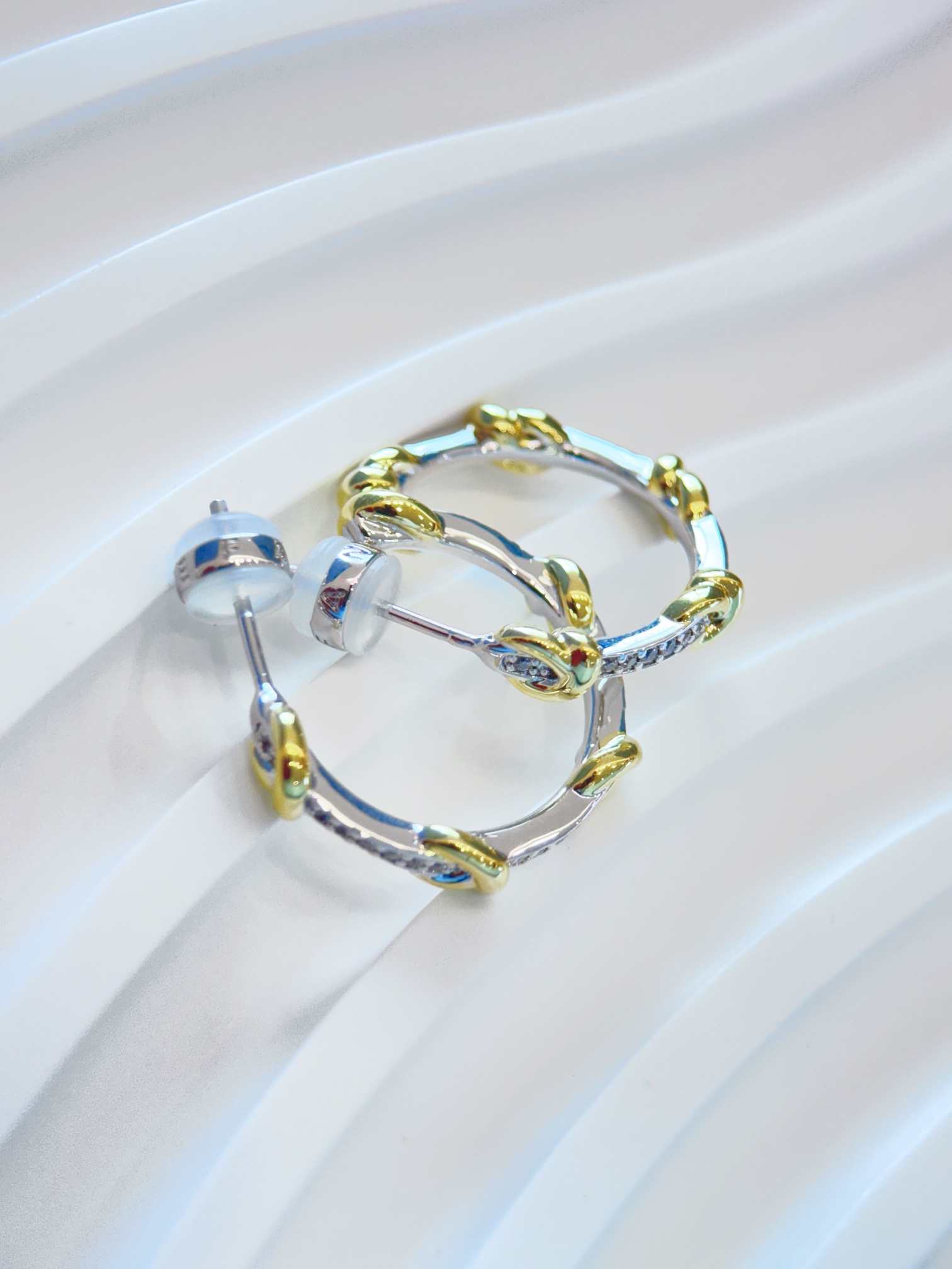 Two-Tone Heart Knot Hoop Earrings - Comprehensive 2