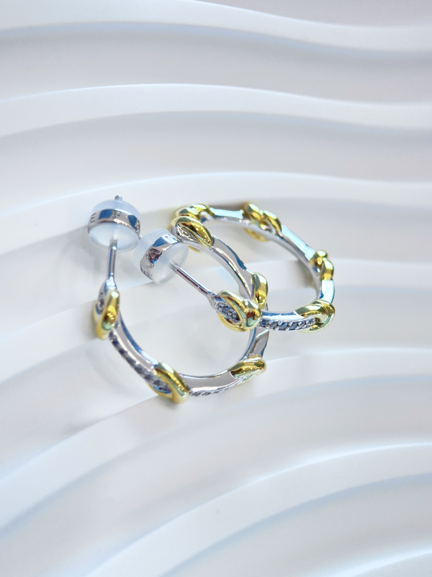 Two-Tone Heart Knot Hoop Earrings - Comprehensive 3