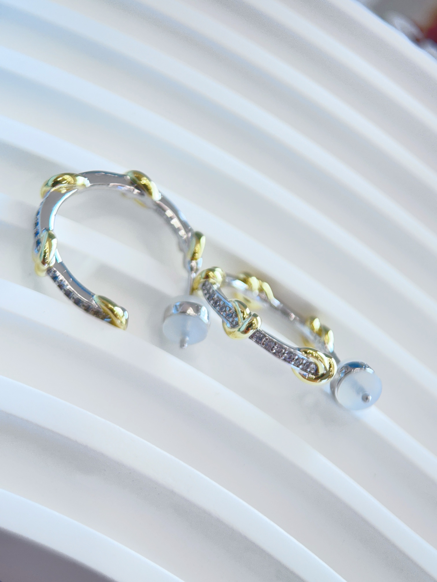 Two-Tone Heart Knot Hoop Earrings - Comprehensive 8