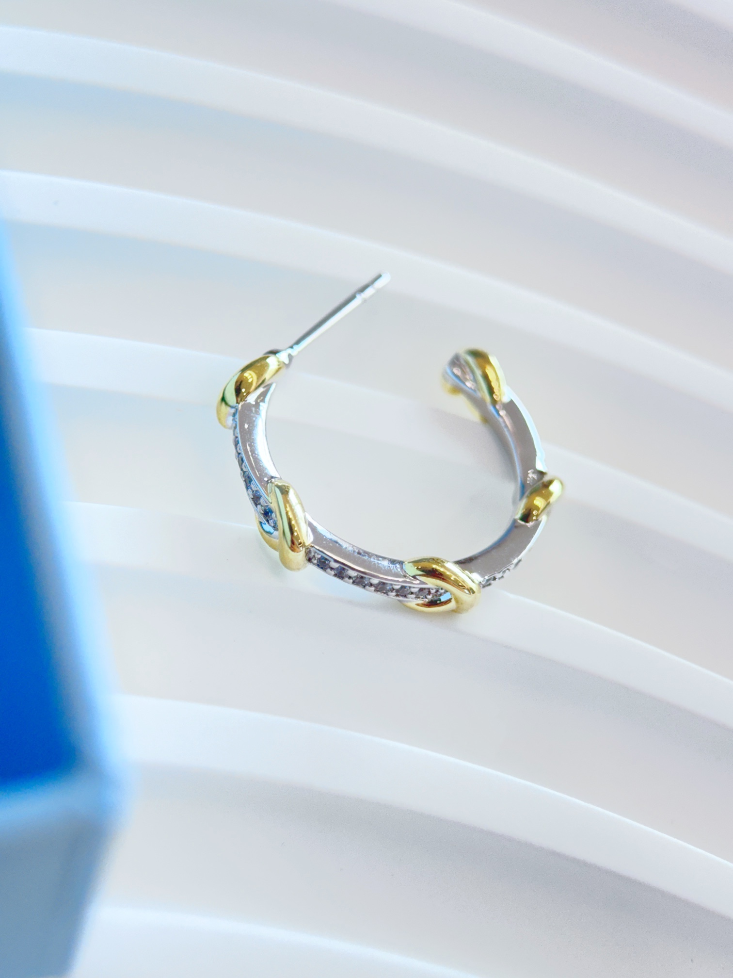 Two-Tone Heart Knot Hoop Earrings - Comprehensive 7