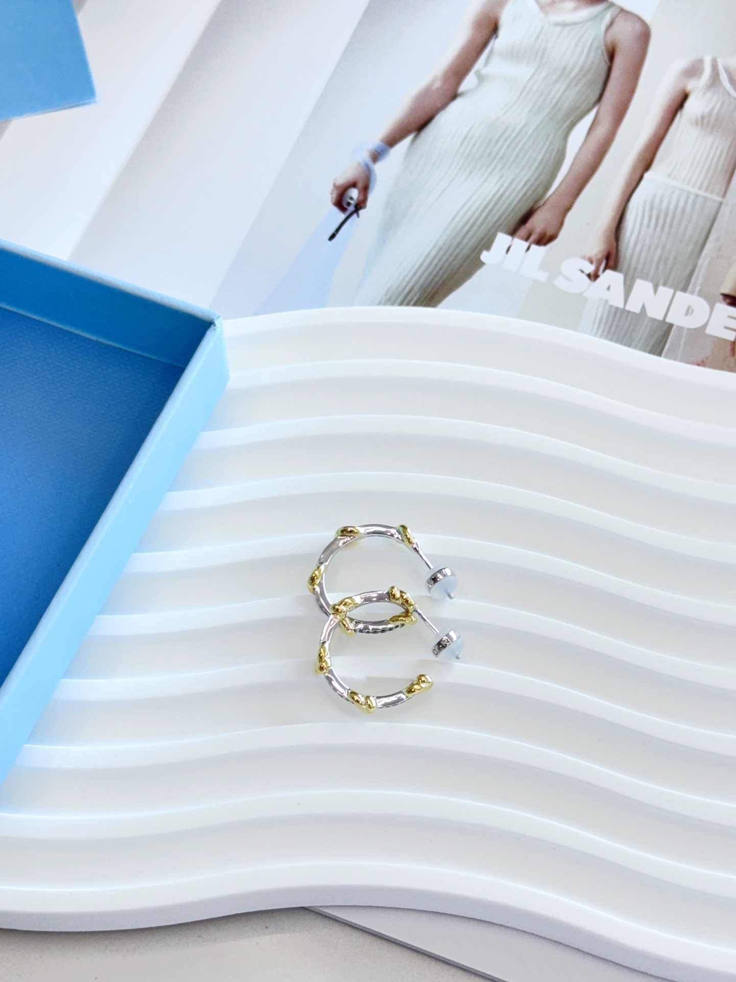 Two-Tone Heart Knot Hoop Earrings - Comprehensive 6