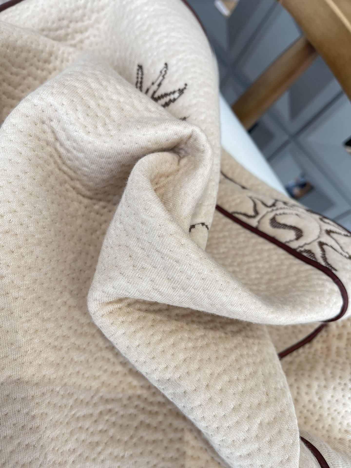 The outer cover features micro-perforated breathable mesh that actively  - Comprehensive 4