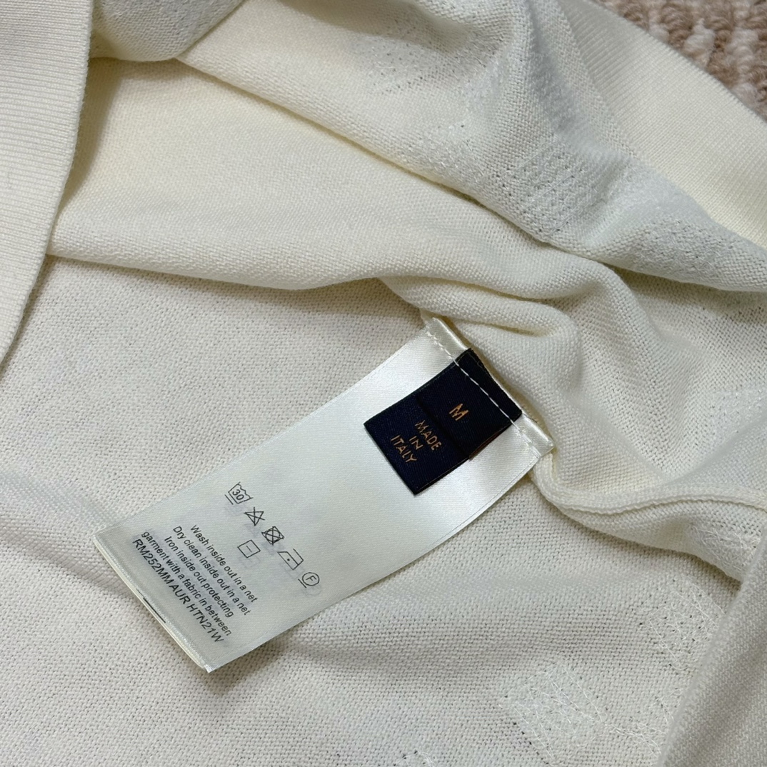 Louis Vuitton Crewneck Print Cotton T-Shirt-Fashionable and Breathable 10 i1749451762 4448 2