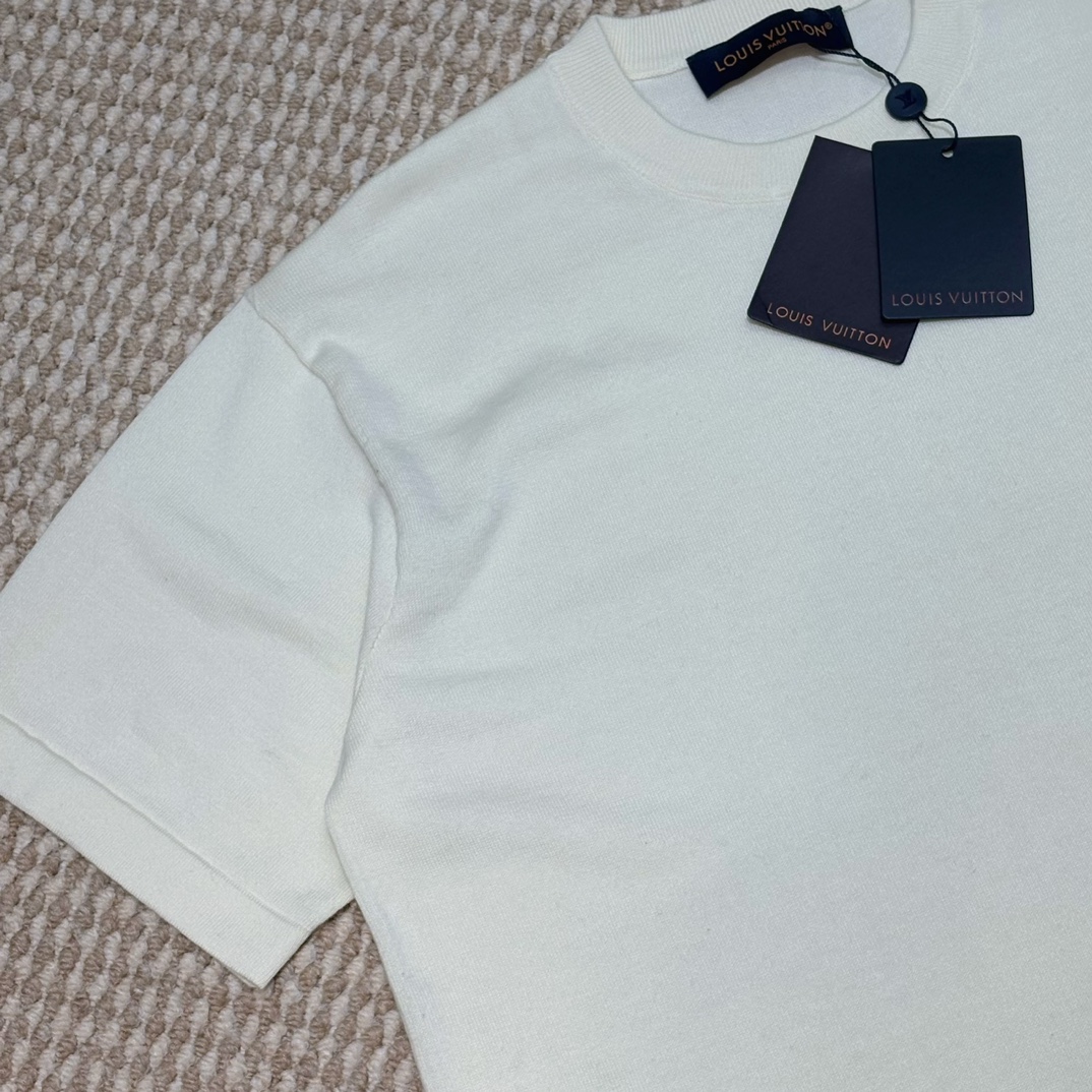 Louis Vuitton Crewneck Print Cotton T-Shirt-Fashionable and Breathable 4 i1749451762 6767 6