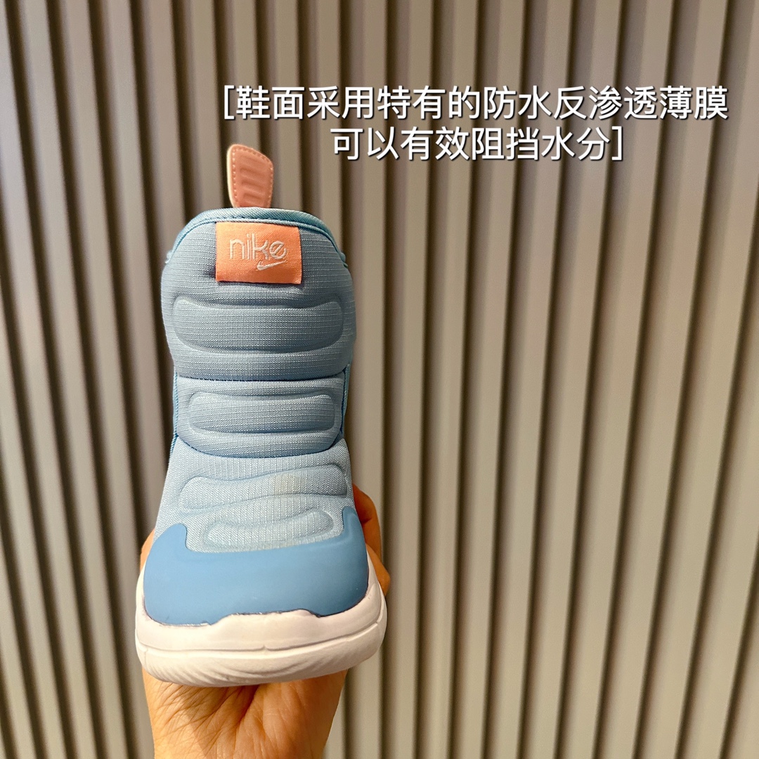 号NK雪地靴中的战斗机❗️它不仅能保护宝宝的小脚丫不受寒冷侵袭🥶还能让宝宝在雪地中自由奔跑🏃‍♀️🏃-选品中心