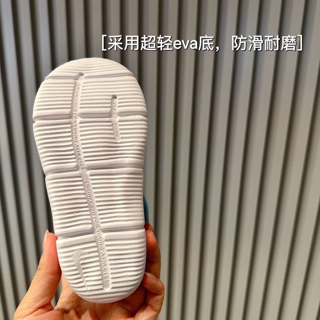 图片[4]-NK雪地靴中的战斗机❗️它不仅能保护宝宝的小脚丫不受寒冷侵袭🥶还能让宝宝在雪地中自由奔跑🏃‍♀️🏃-选品中心