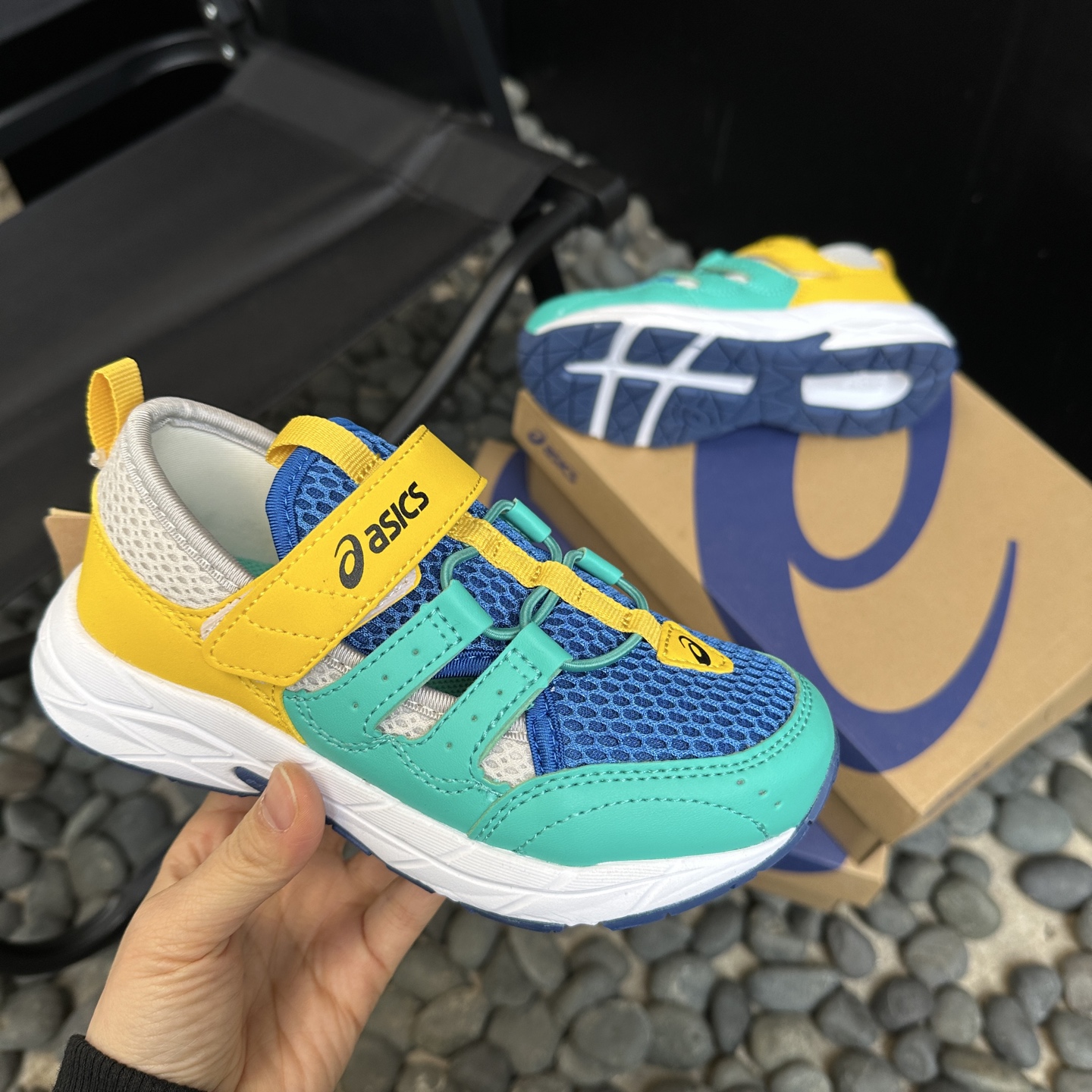 图片[2]-⛰️亚瑟士这双儿童轮胎登山鞋，采用超强耐磨轮胎大底，防滑抓地力MAX，让孩子在户外玩耍时，无论是泥泞小道还是崎岖山路，都能轻松应对。透气网布鞋面，搭配柔软内衬，长时间奔跑也不闷脚，舒适度满分。尺码26-37-选品中心