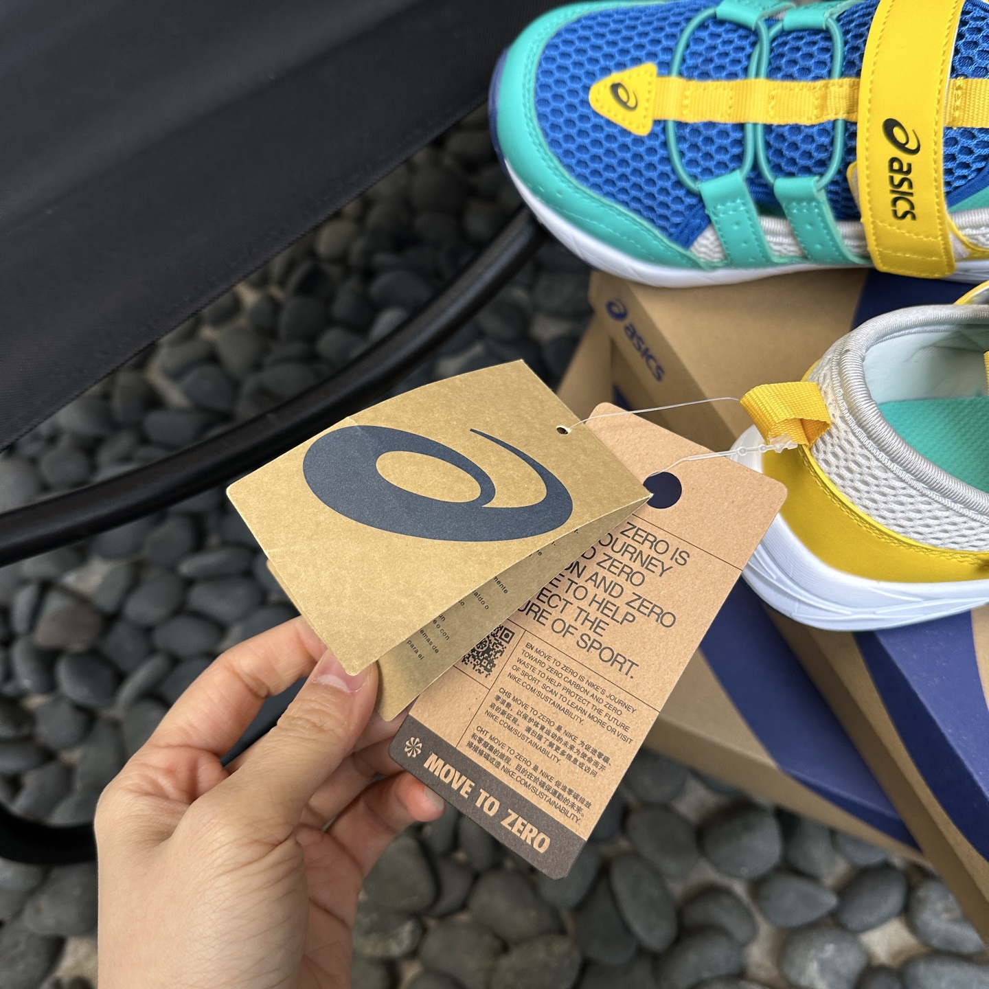 图片[9]-⛰️亚瑟士这双儿童轮胎登山鞋，采用超强耐磨轮胎大底，防滑抓地力MAX，让孩子在户外玩耍时，无论是泥泞小道还是崎岖山路，都能轻松应对。透气网布鞋面，搭配柔软内衬，长时间奔跑也不闷脚，舒适度满分。尺码26-37-选品中心